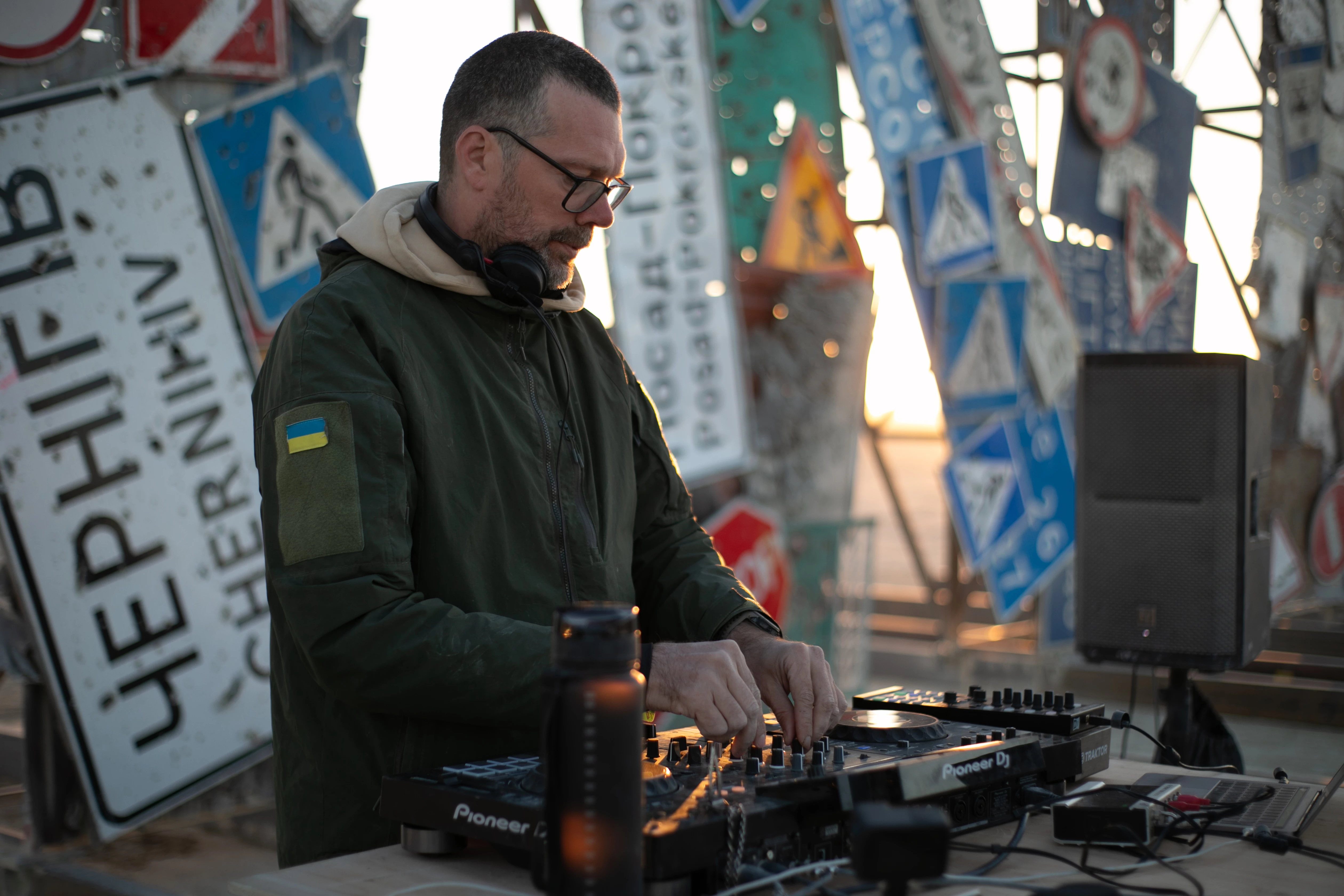 DJ Tapolsky під час виступу на Burning Man