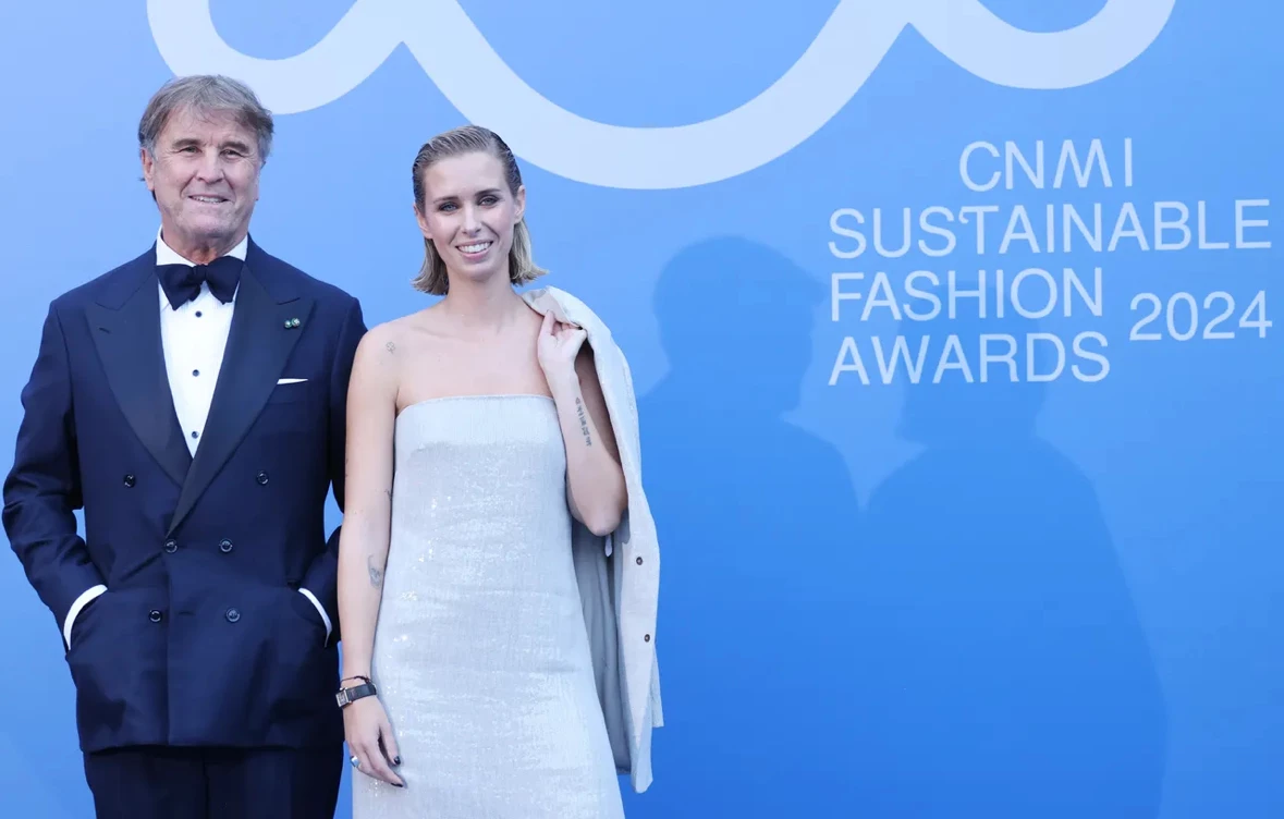 Брунелло Кучінеллі та його дочка Кароліна на церемонії нагородження CNMI Sustainable Fashion Awards у Мілані