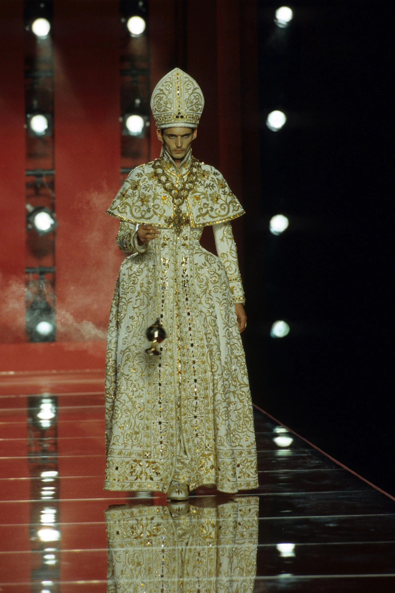 Christian Dior Couture осінь-зима 2000/2001. Photo: Condé Nast Archive