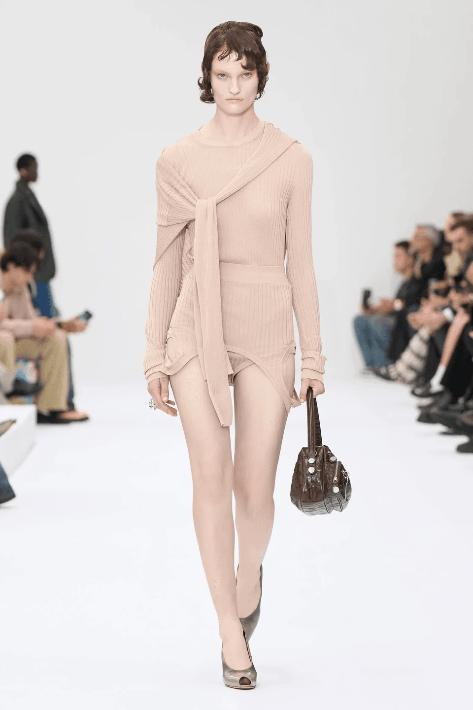 Acne Studios весна-літо 2025. Photo: Go Runway