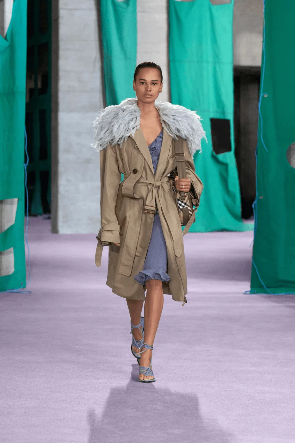 Burberry весна-літо 2025. Photo: Go Runway