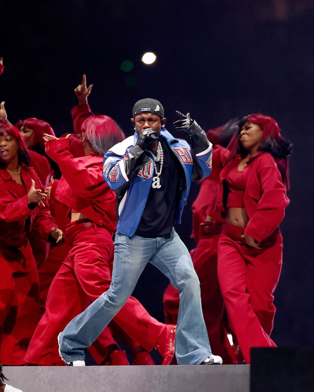 ウェルカムボード Supreme  New York Garelly Чим запам'ятався Super Bowl 2025 | Vogue UA