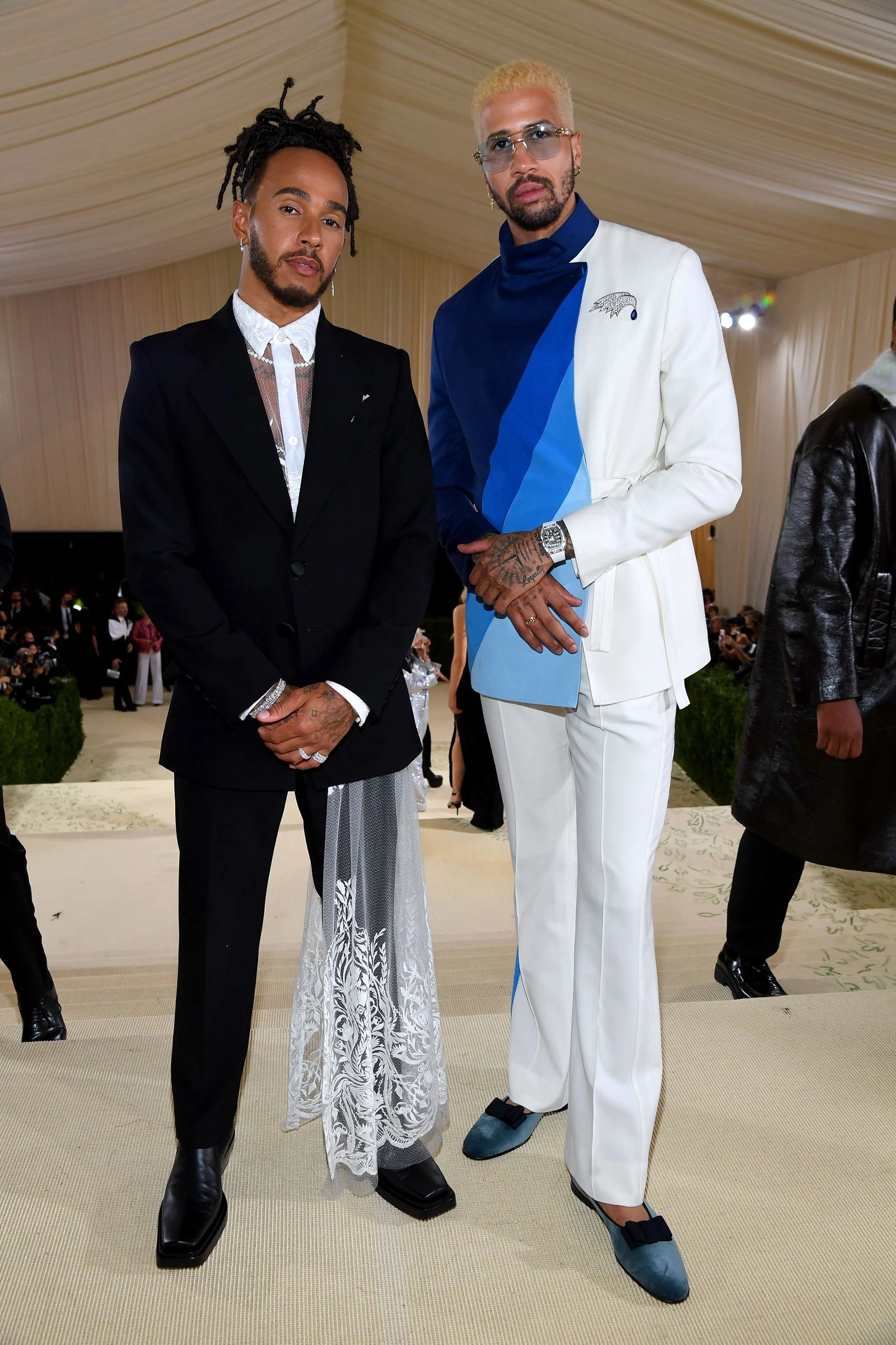 Автогонщик Льюїс Гамільтон і фехтуальник Майлз Чемлі-Вотсон на Met Gala 2021