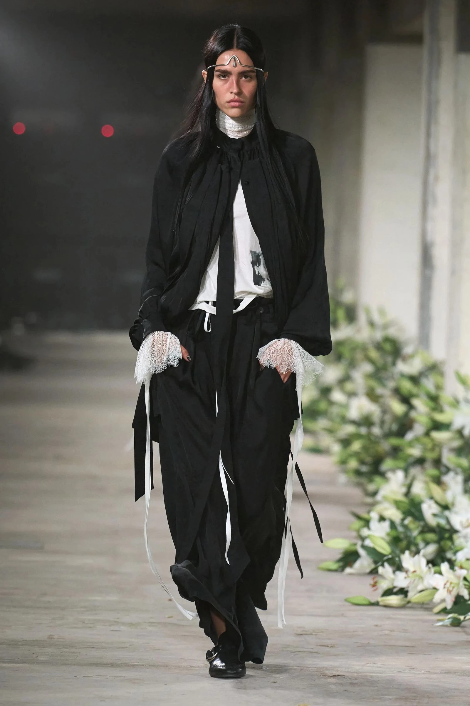Ann Demeulemeester весна-літо 2025 Ann Demeulemeester весна-літо 2025