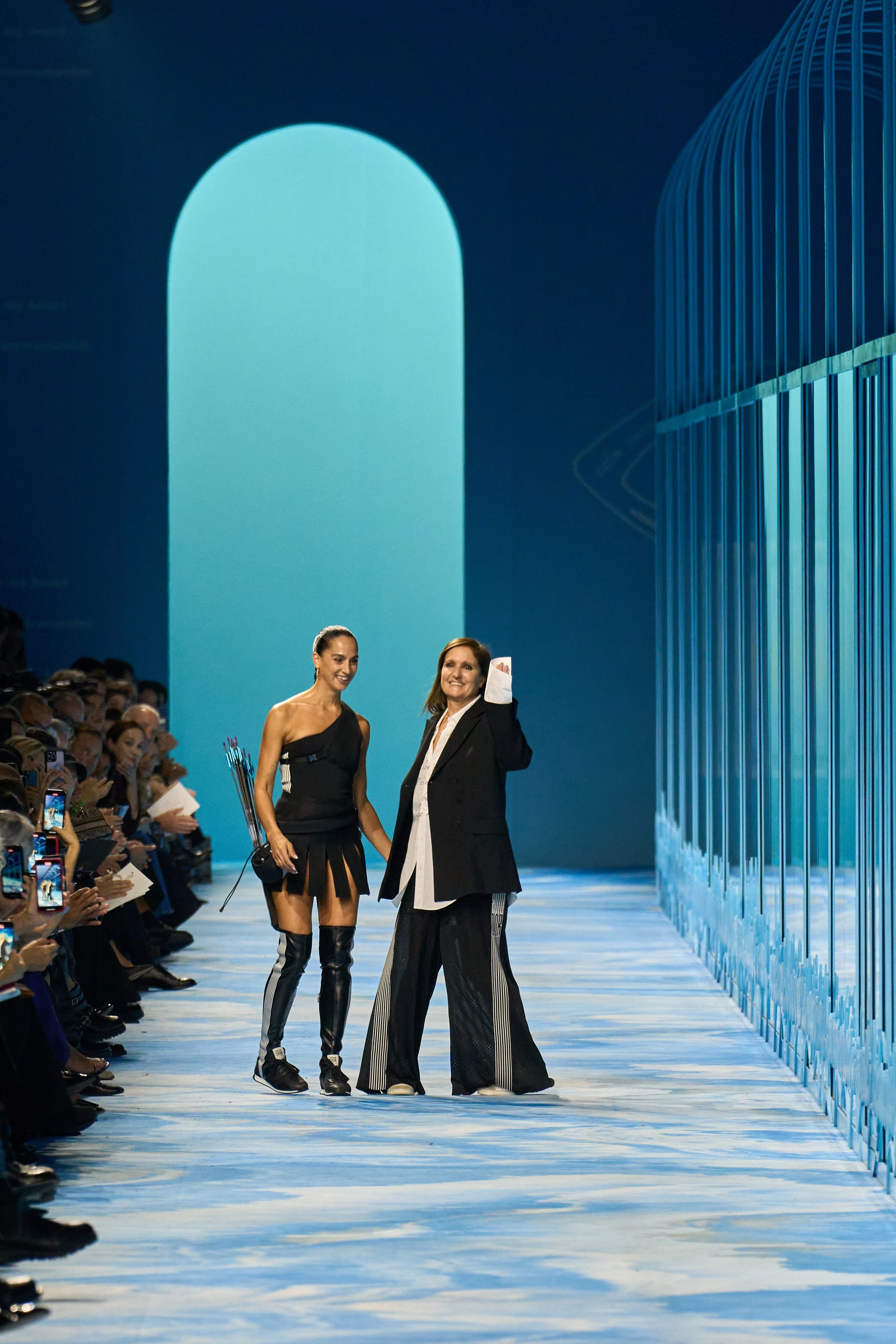 Марія Грація Кʼюрі та Сагг Наполі на показі колекції Dior весна-літо 2025