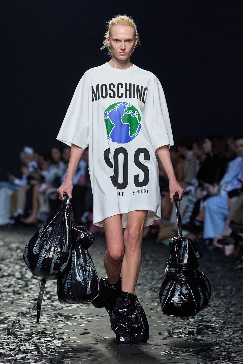 Moschino весна-літо 2025. Launchmetrics.com/spotlight