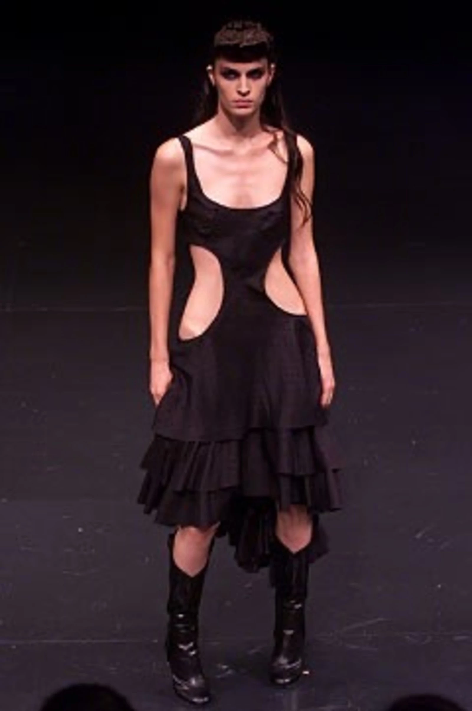 Alexander McQueen, весна-літо 2002 Alexander McQueen, весна-літо 2002