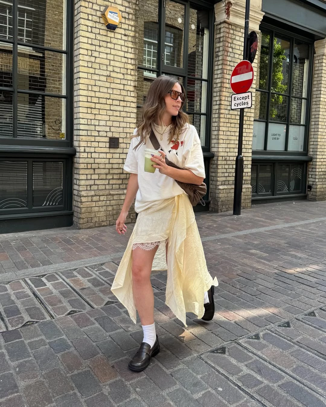  Instagram @iamcharlotteolivia