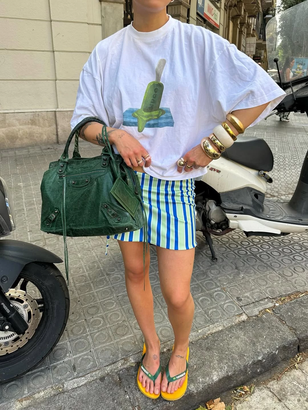 Instagram @lara_bsmnn