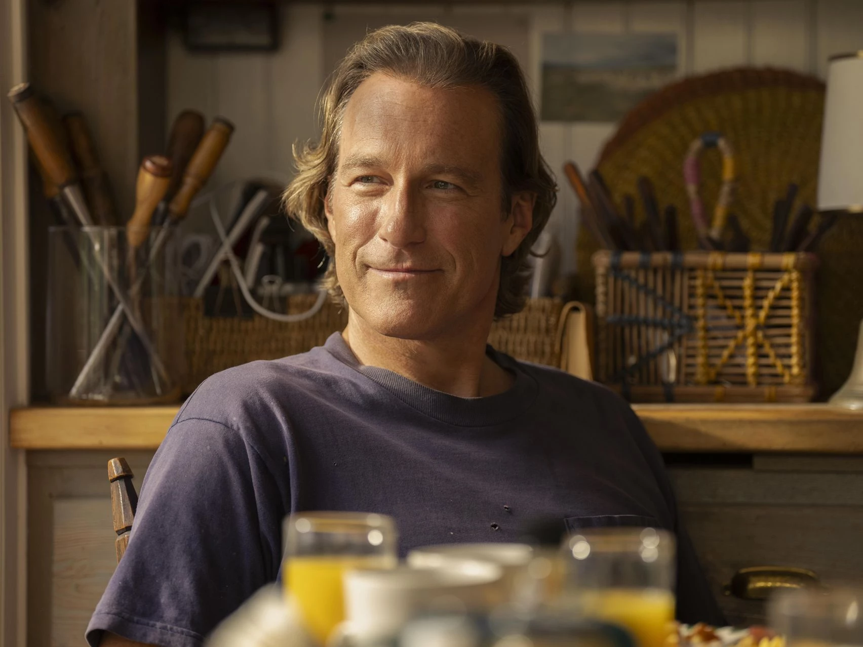 Джон Корбетт в ролі Ейдана Шоу