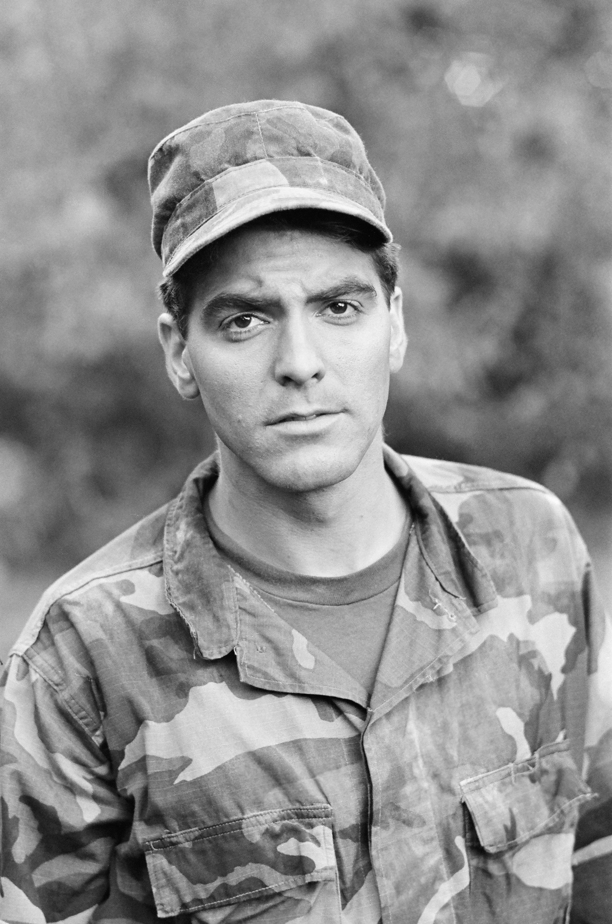 Клуні в камуфляжі у ролі кадета-майора Біффа Вудса у фільмі Клуні в камуфляжі у ролі кадета-майора Біффа Вудса у фільмі