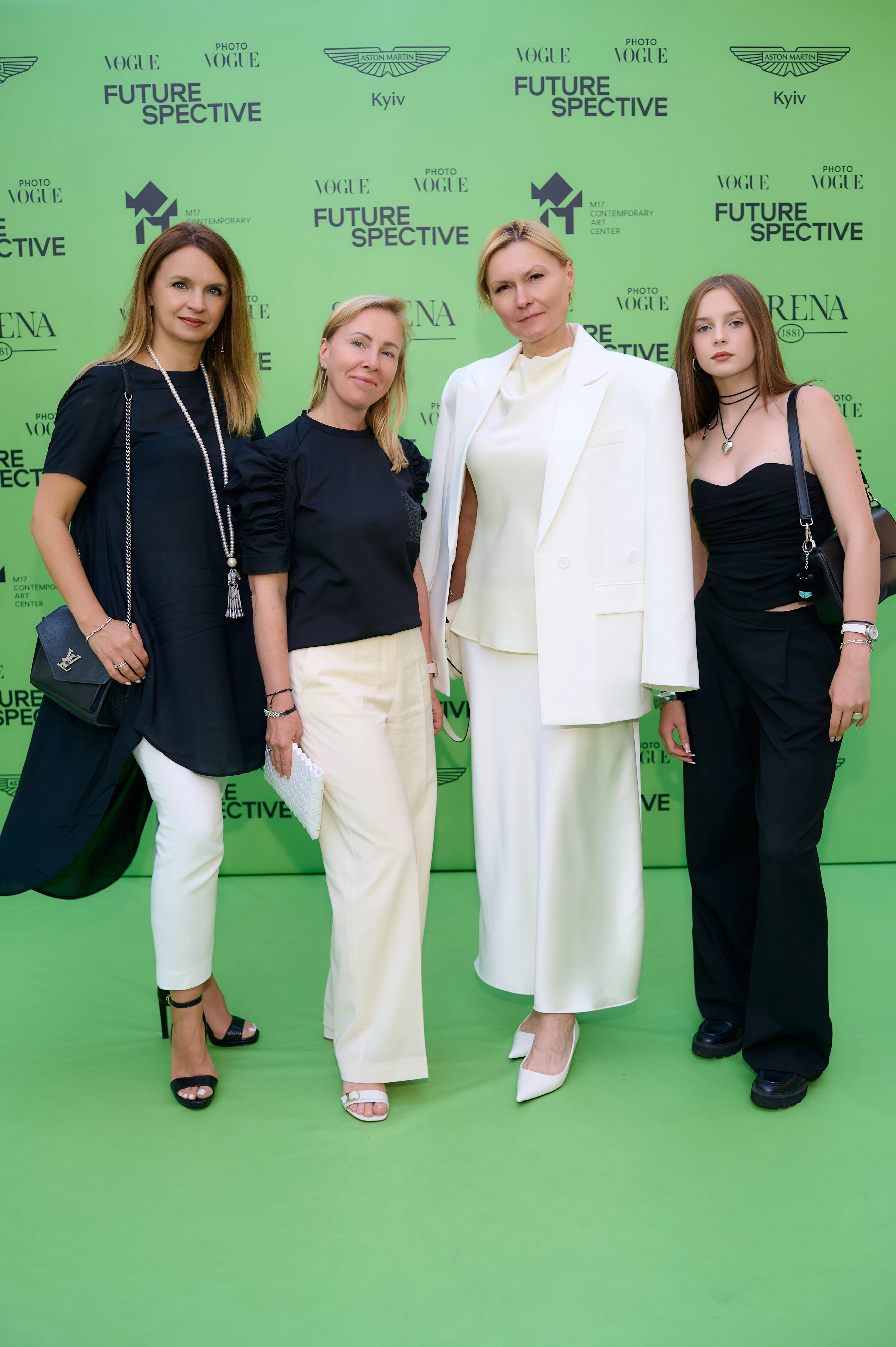 Олена Комарова та Наталія Дівєєва