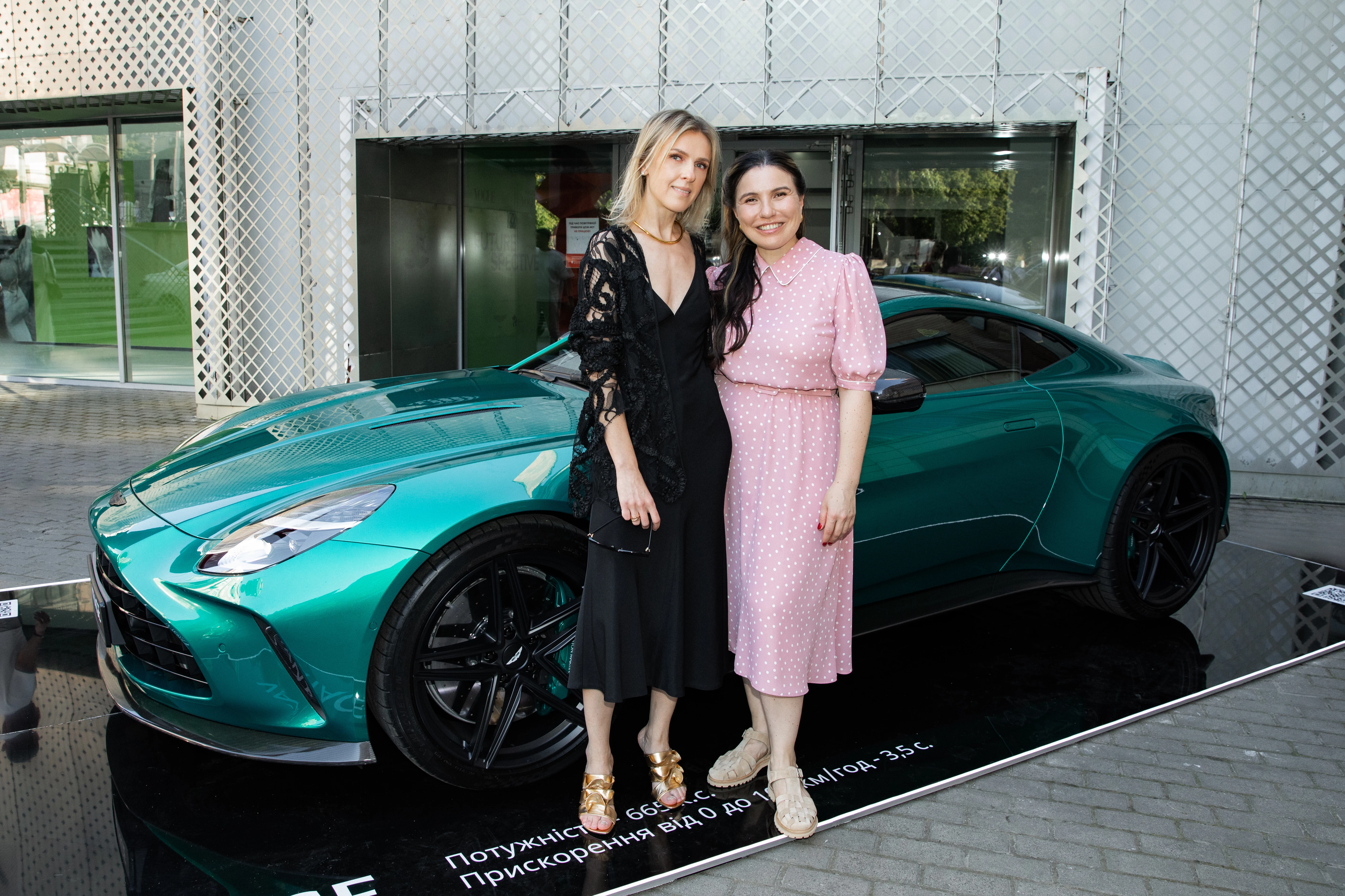 Юлія Костецька та Роза Тапанова