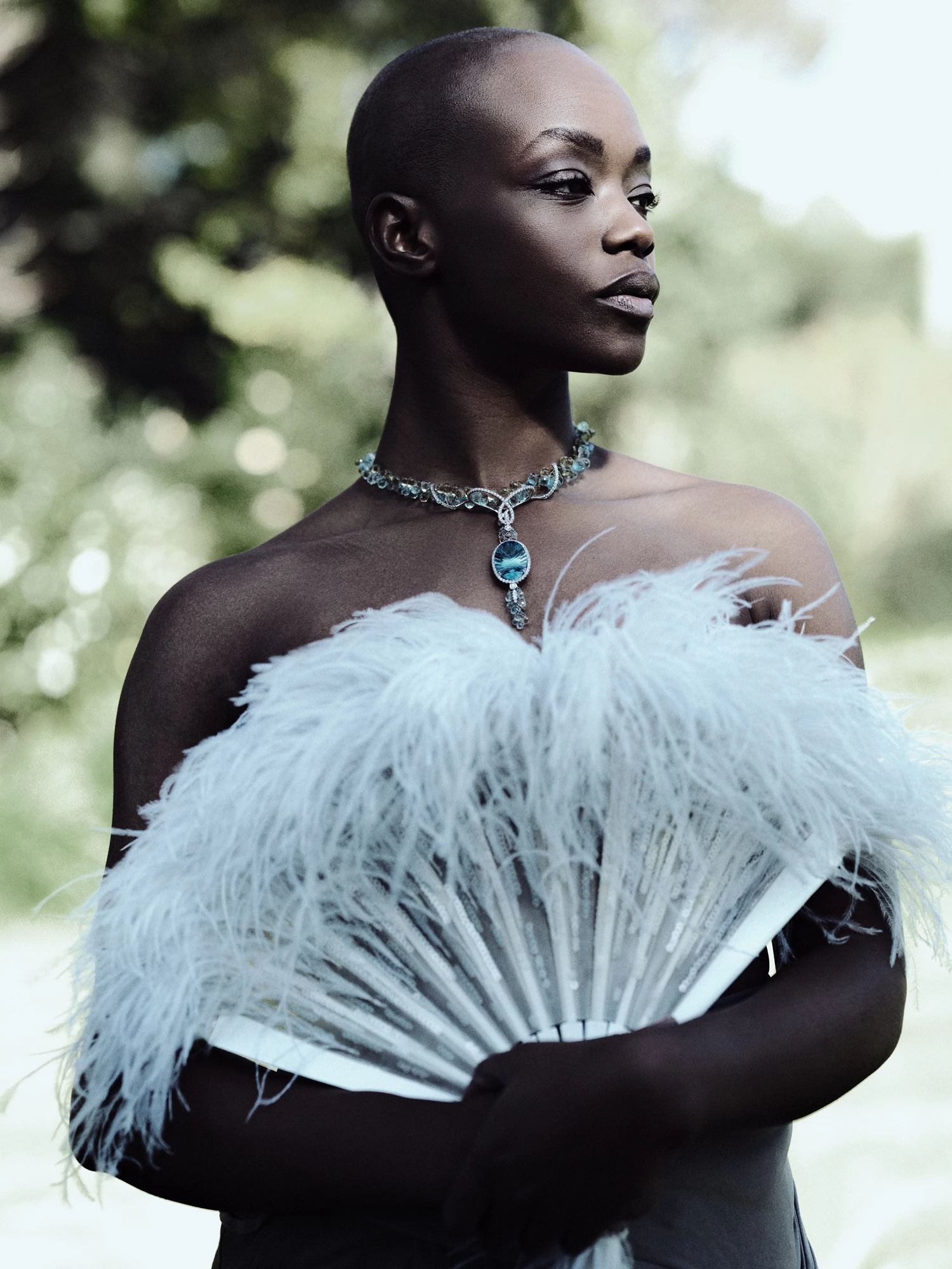 Кольє — Richard Collection, віяло — Olivier Bernoux