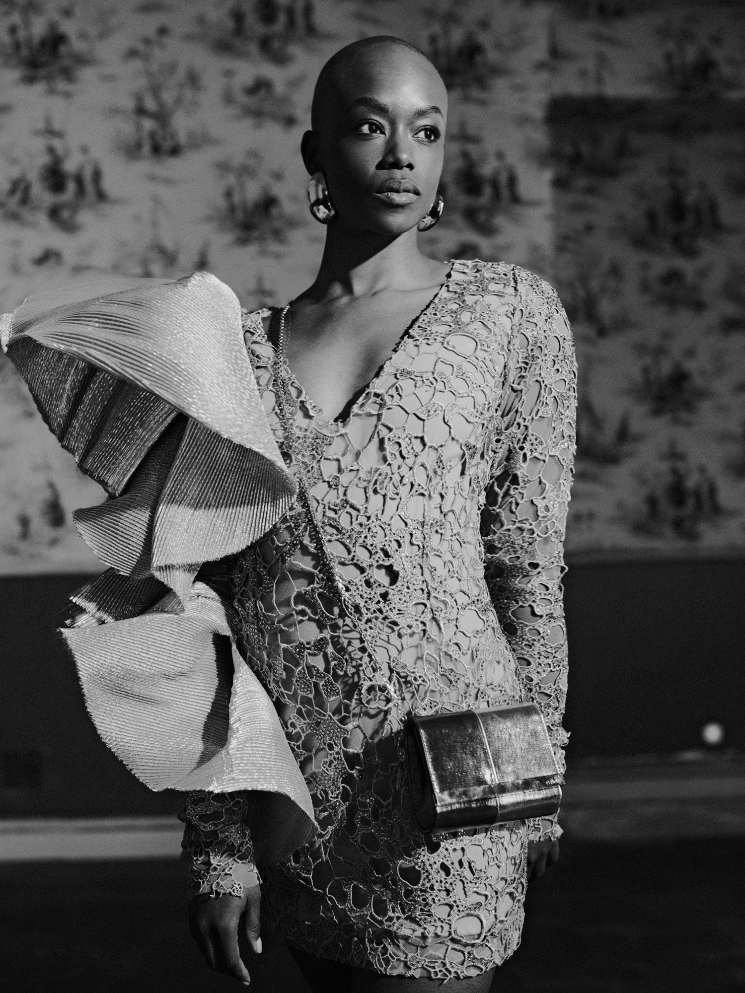 Сукня — Warrick Gautier, сережки — Kirsten Goss, сумка — Fendi