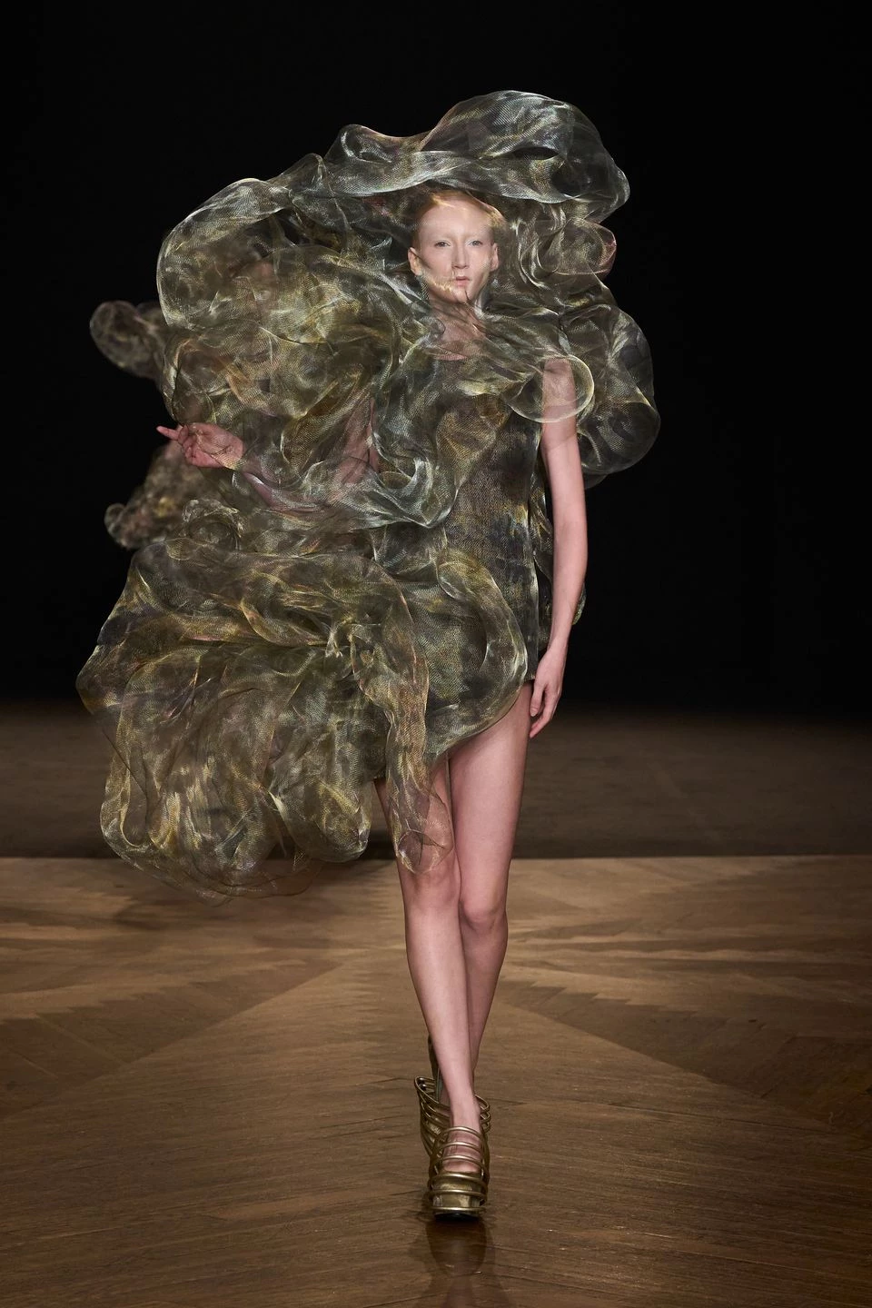 Iris van Herpen Haute Couture осінь-зима 2025/2026 Iris van Herpen Haute Couture осінь-зима 2025/2026