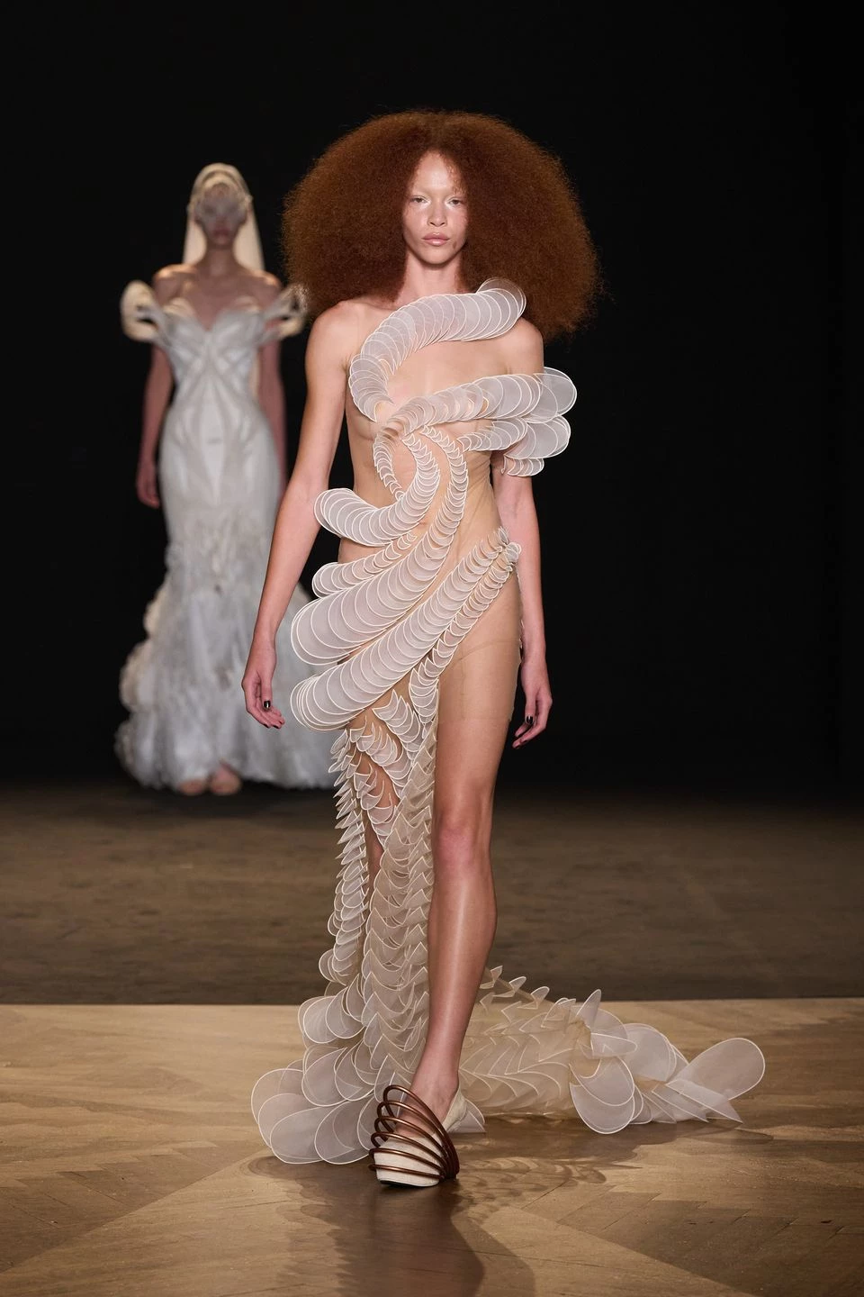 Iris van Herpen Haute Couture осінь-зима 2025/2026 Iris van Herpen Haute Couture осінь-зима 2025/2026