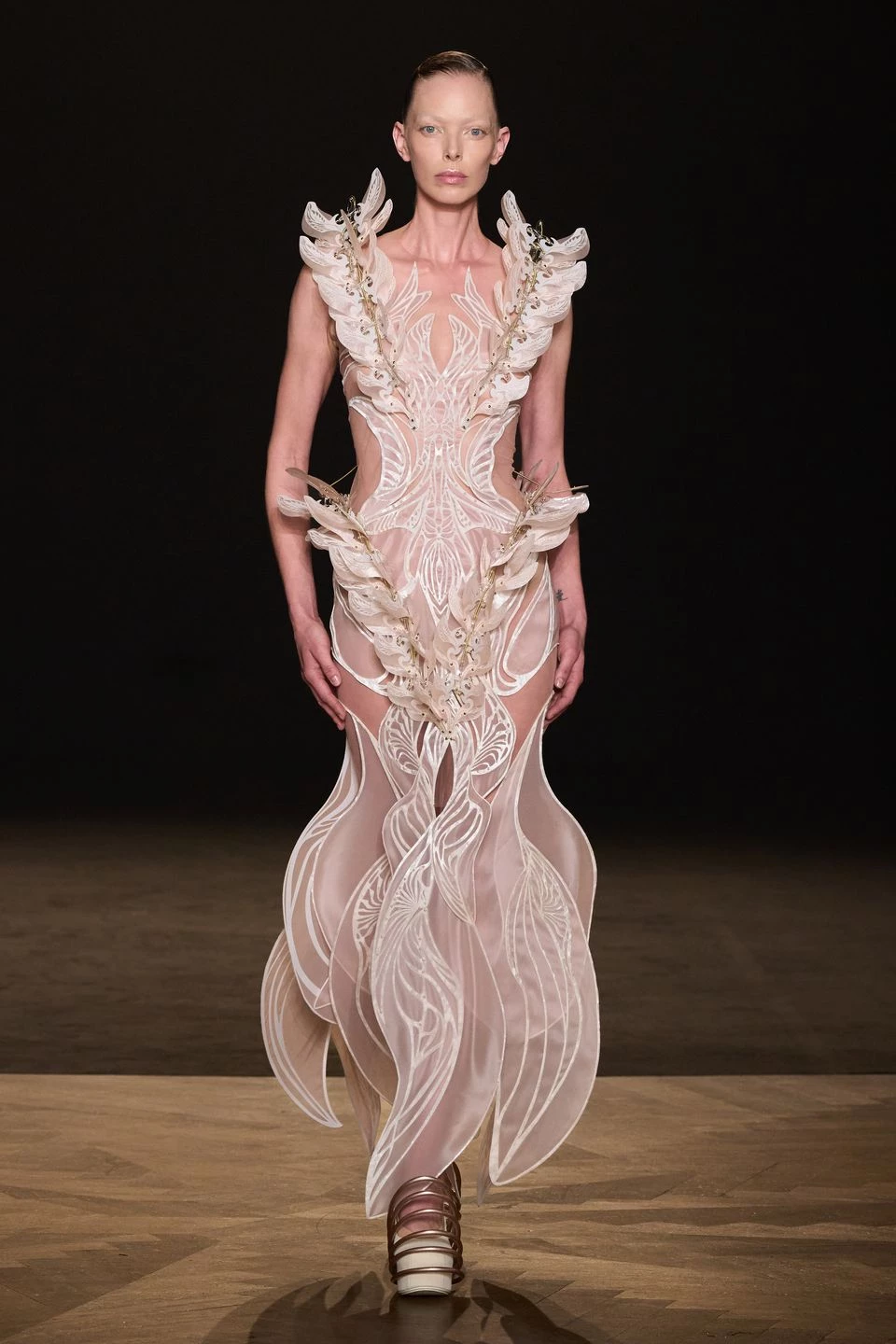 Iris van Herpen Haute Couture осінь-зима 2025/2026 Iris van Herpen Haute Couture осінь-зима 2025/2026