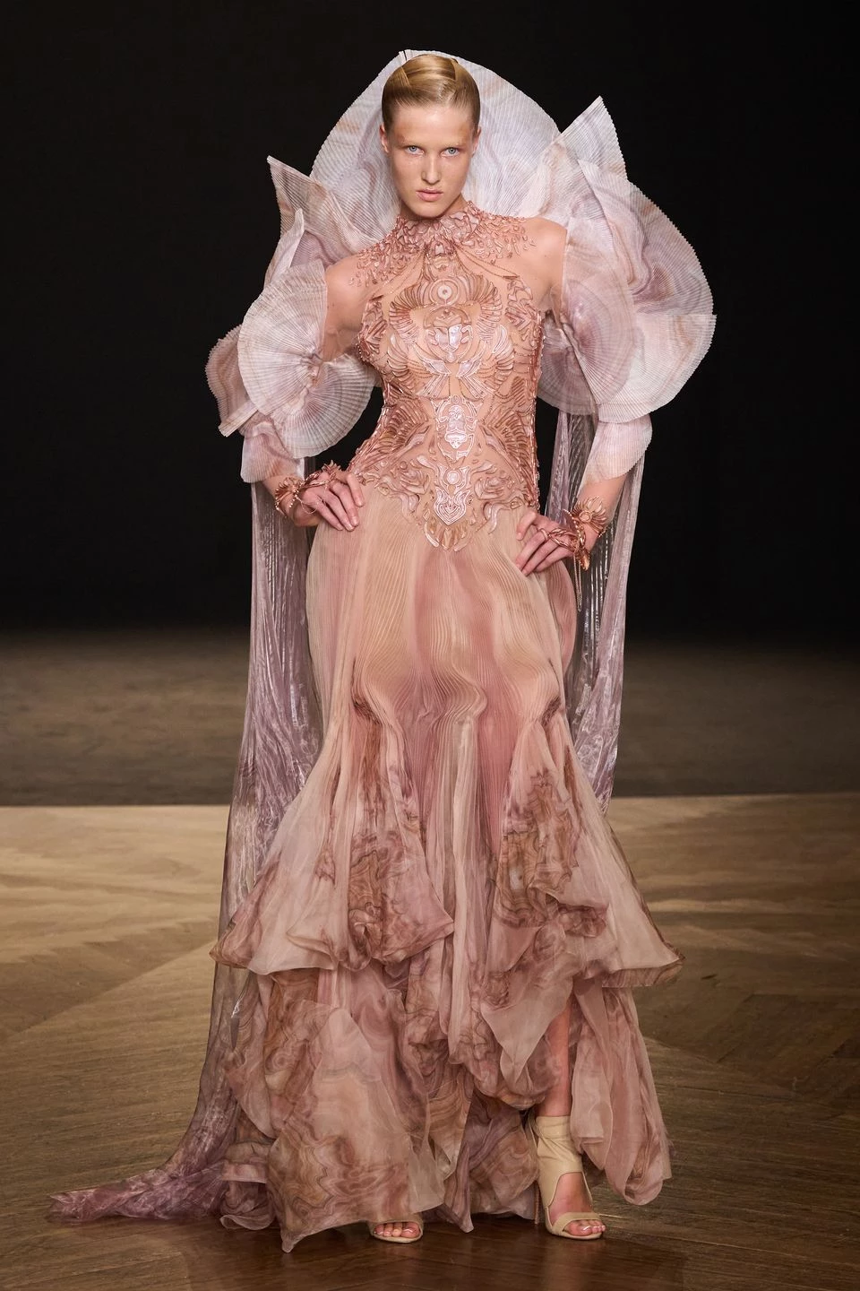 Iris van Herpen Haute Couture осінь-зима 2025/2026 Iris van Herpen Haute Couture осінь-зима 2025/2026