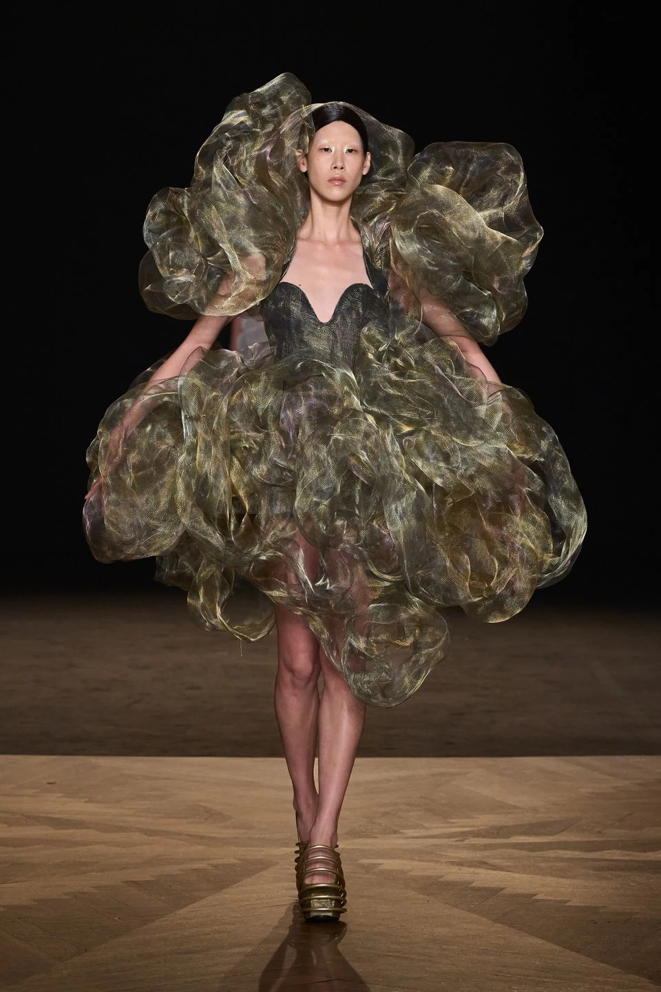Iris van Herpen Haute Couture осінь-зима 2025/2026 Iris van Herpen Haute Couture осінь-зима 2025/2026