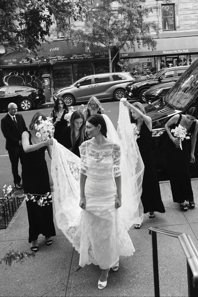 Фібі Тонкін у Chanel. Photo: Darren McDonald