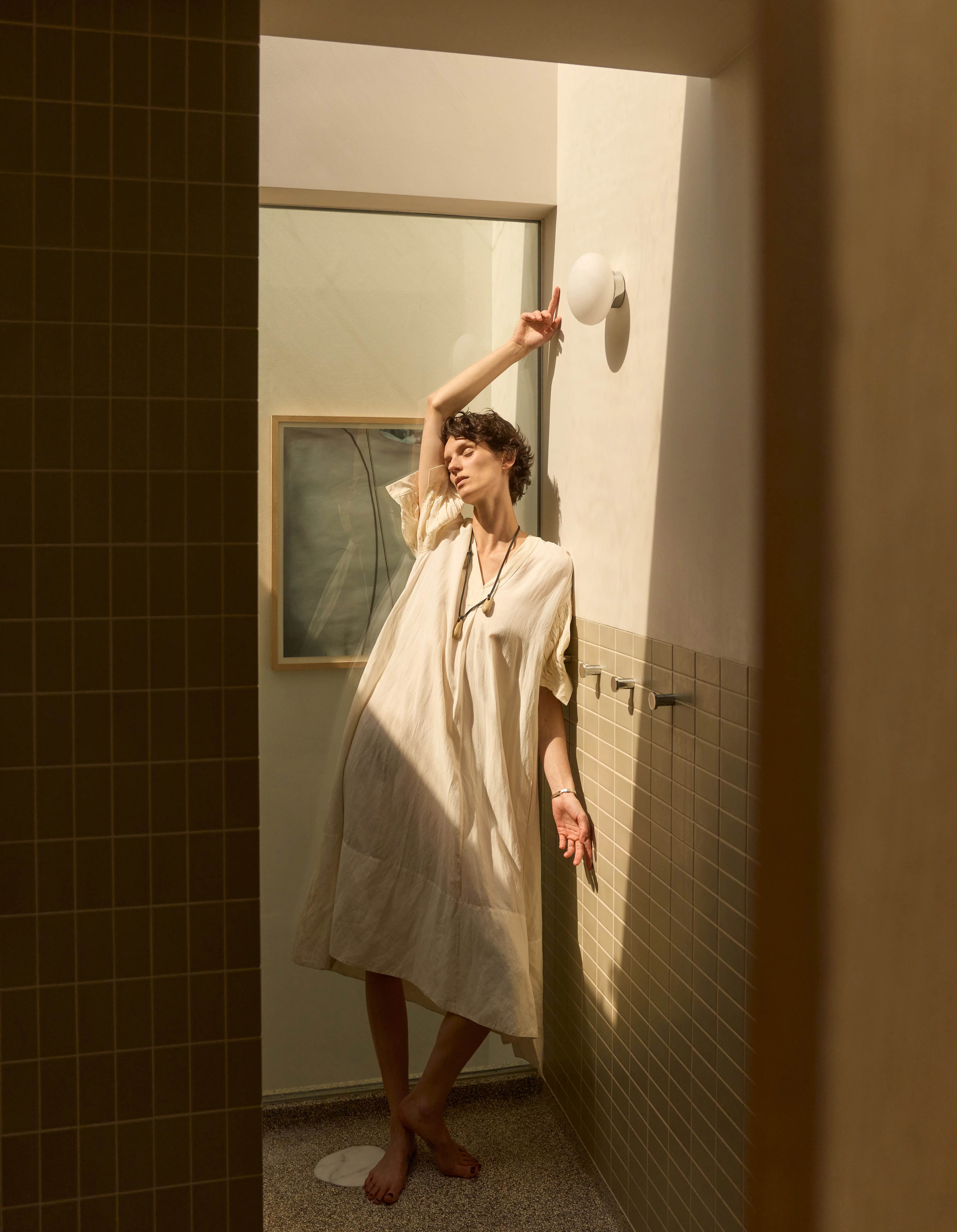 Бавовняна сукня, Jil Sander by Lucie and Luke Meier, підвісок, кераміка, шкіряний шнур, Marte Mei x Charlotte Chesnais