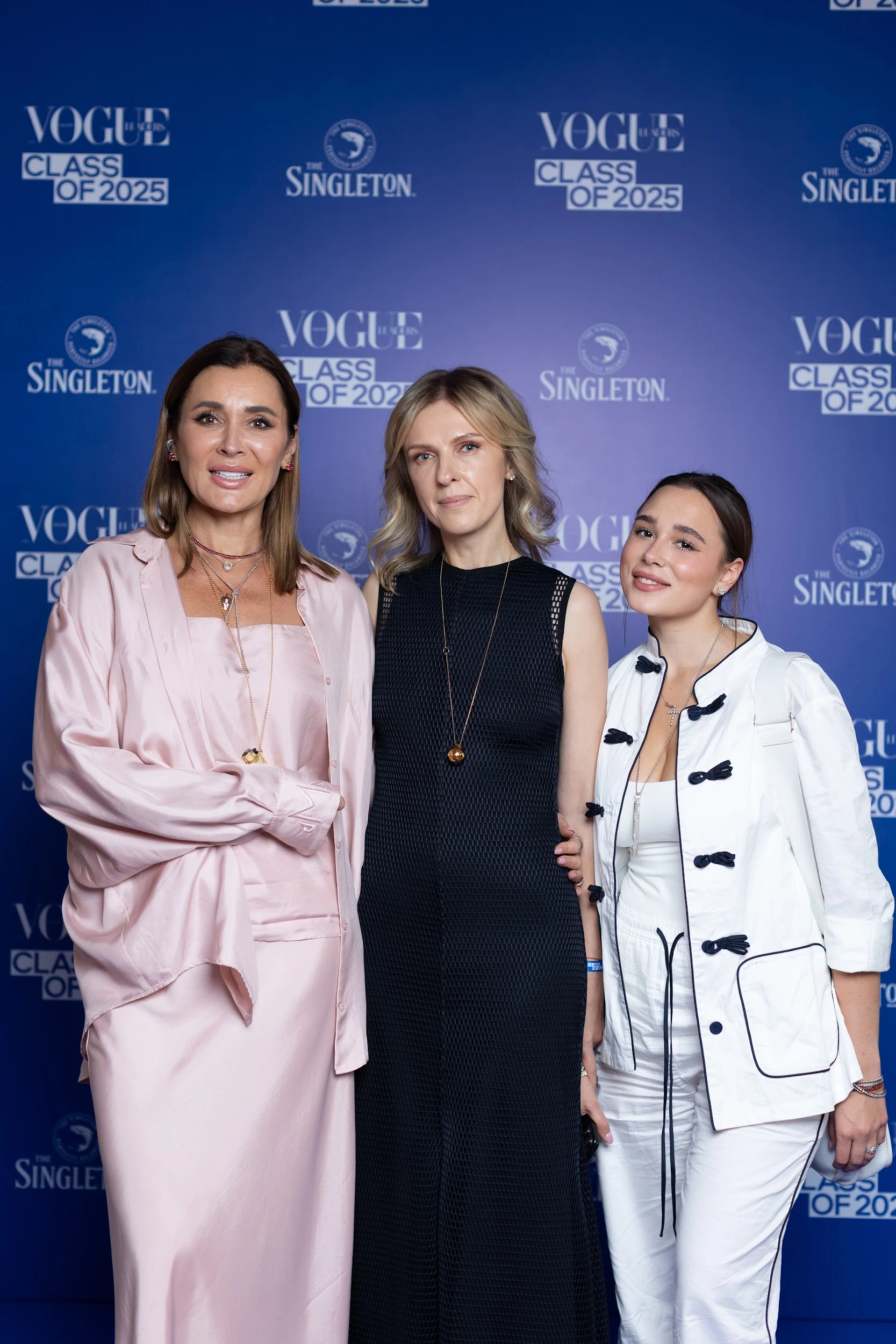 Ольга Філатова, Юлія Костецька та Марія Філатова Ольга Філатова, Юлія Костецька та Марія Філатова