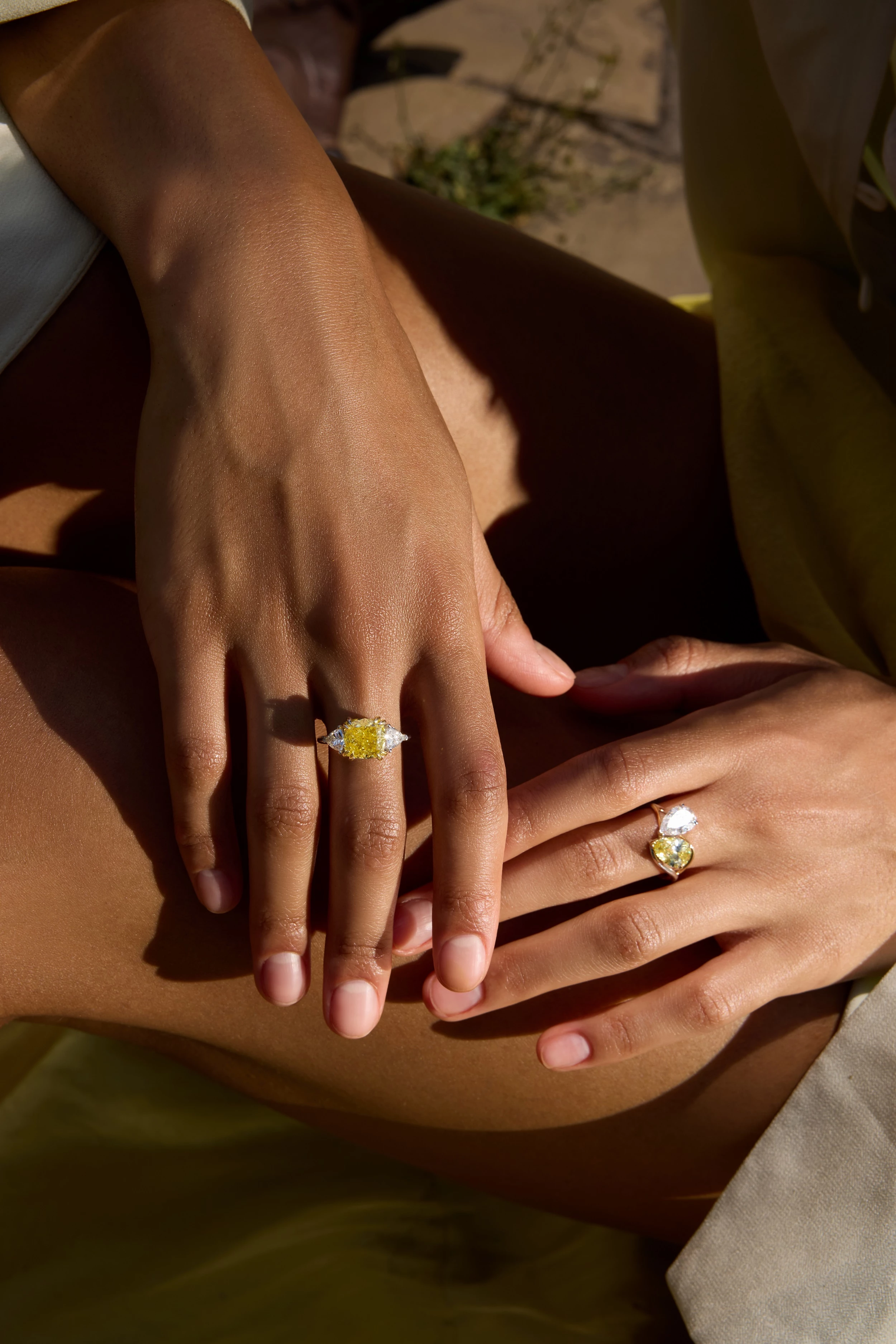 Каблучка, біле золото, вирощені білі діаманти, вирощений жовтий діамант, каблучка, жовте золото, біле золото, вирощений жовтий діамант, вирощений білий діамант, усе – колекція Pears, Solo for Diamonds