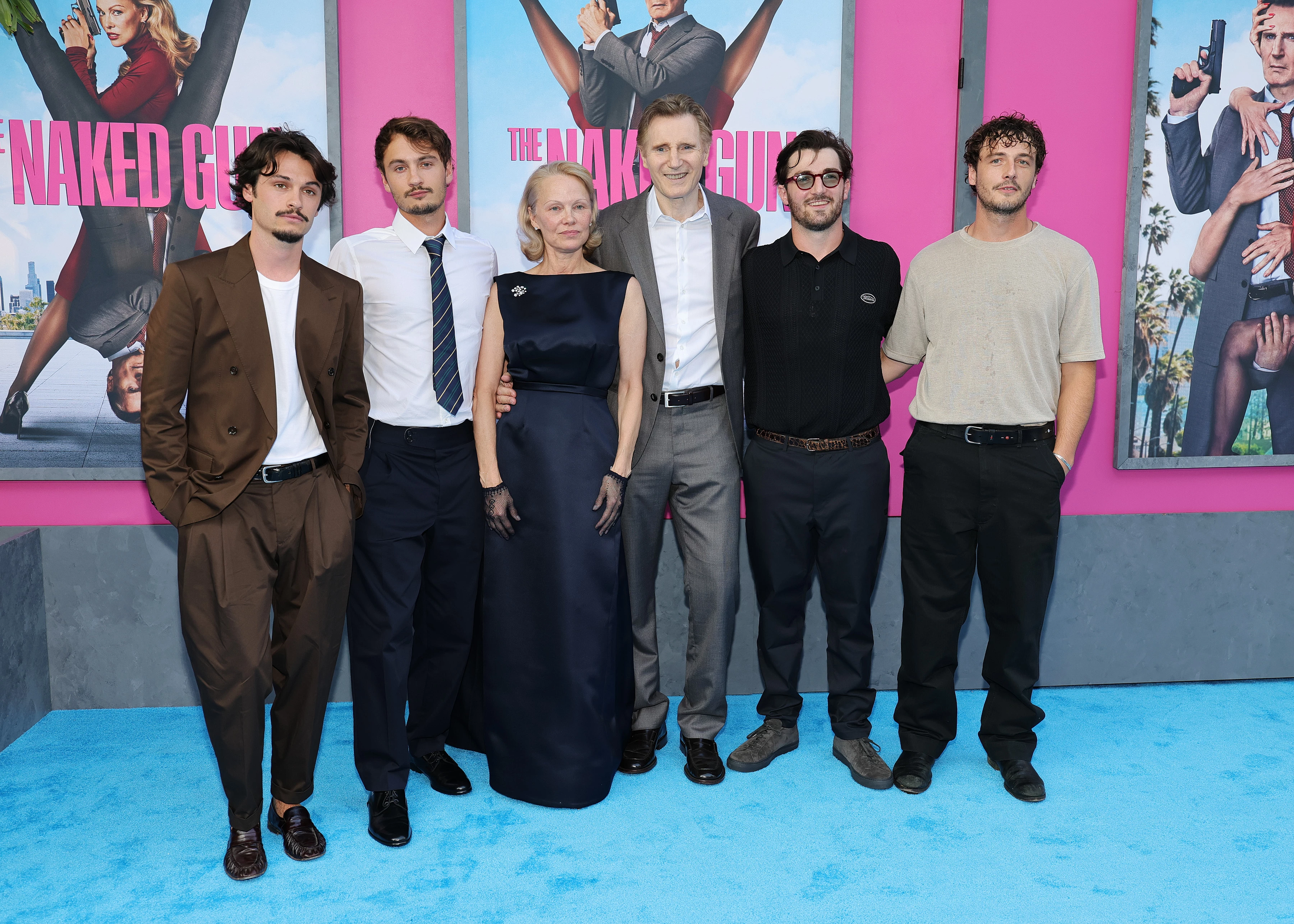 Ділан Джаггер Лі, Брендон Томас Лі, Памела Андерсон, Ліам Нісон, Деніел Нісон і Майкл Нісон на прем'єрі фільму 