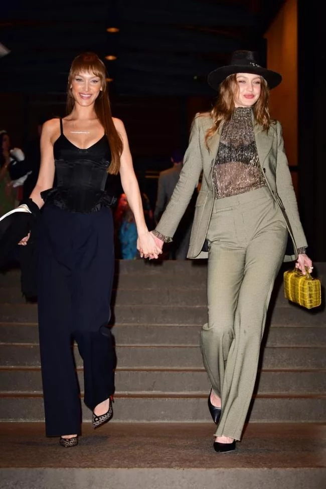 Белла Гадід та Джіджі Гадід. Photo: Getty Images Белла Гадід та Джіджі Гадід. Photo: Getty Images