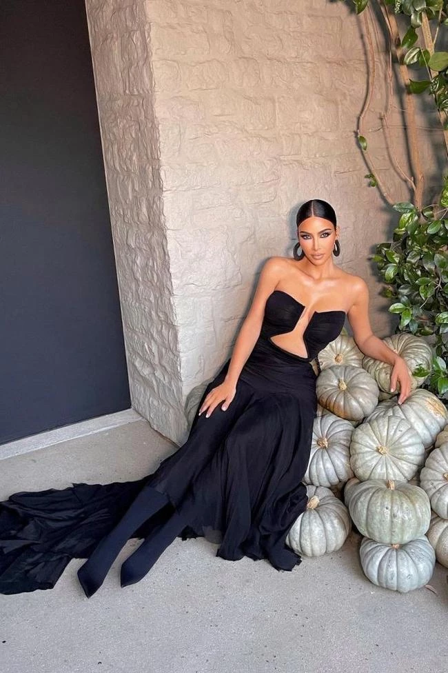 Кім Кардашʼян. Instagram @kimkardashian Кім Кардашʼян. Instagram @kimkardashian