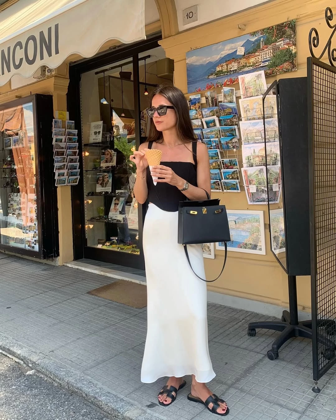 Instagram @leasy_inparis