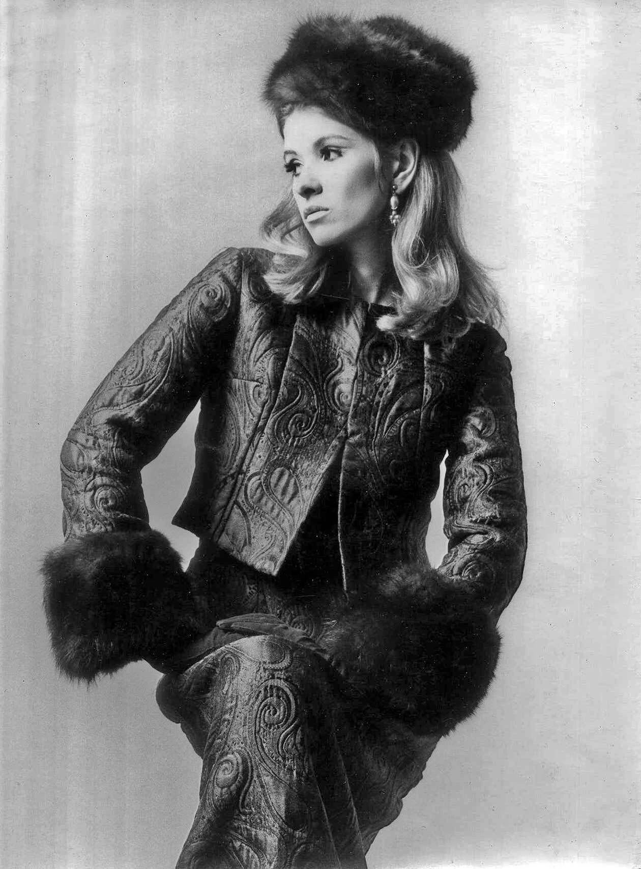 Під час модельного контракту в Європі на початку 1960-х Марта Стюарт глибоко вивчала італійську, німецьку та французьку кухню — саме тоді зародився її інтерес до гастрономії як мистецтва. Photo: Courtesy of Martha Stewart Під час модельного контракту в Європі на початку 1960-х Марта Стюарт глибоко вивчала італійську, німецьку та французьку кухню — саме тоді зародився її інтерес до гастрономії як мистецтва. Photo: Courtesy of Martha Stewart