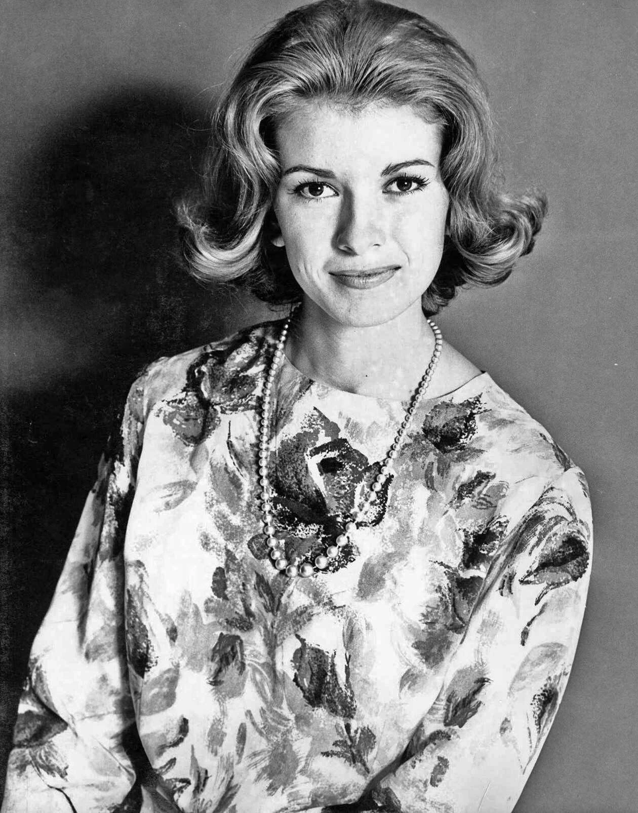 Працюючи біржовою брокеркою в інвестиційній компанії, Марта часто водила своїх клієнтів до найкращих ресторанів Нью-Йорка — і щоразу просила шефів поділитися своїми професійними секретами. Photo: Courtesy of Martha Stewart Працюючи біржовою брокеркою в інвестиційній компанії, Марта часто водила своїх клієнтів до найкращих ресторанів Нью-Йорка — і щоразу просила шефів поділитися своїми професійними секретами. Photo: Courtesy of Martha Stewart