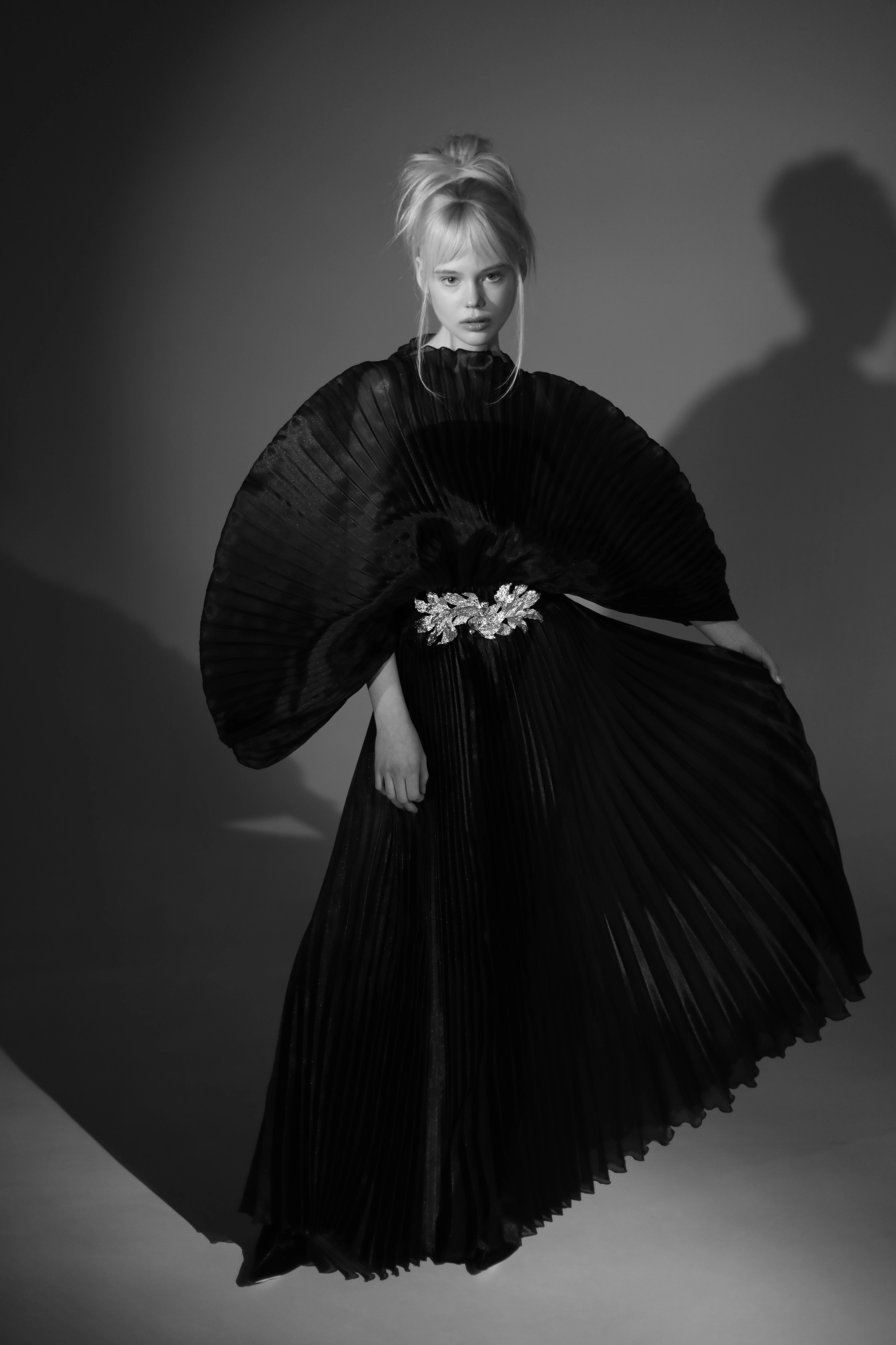 Сукня J'amemme та взуття Alexander McQueen (Symbol)