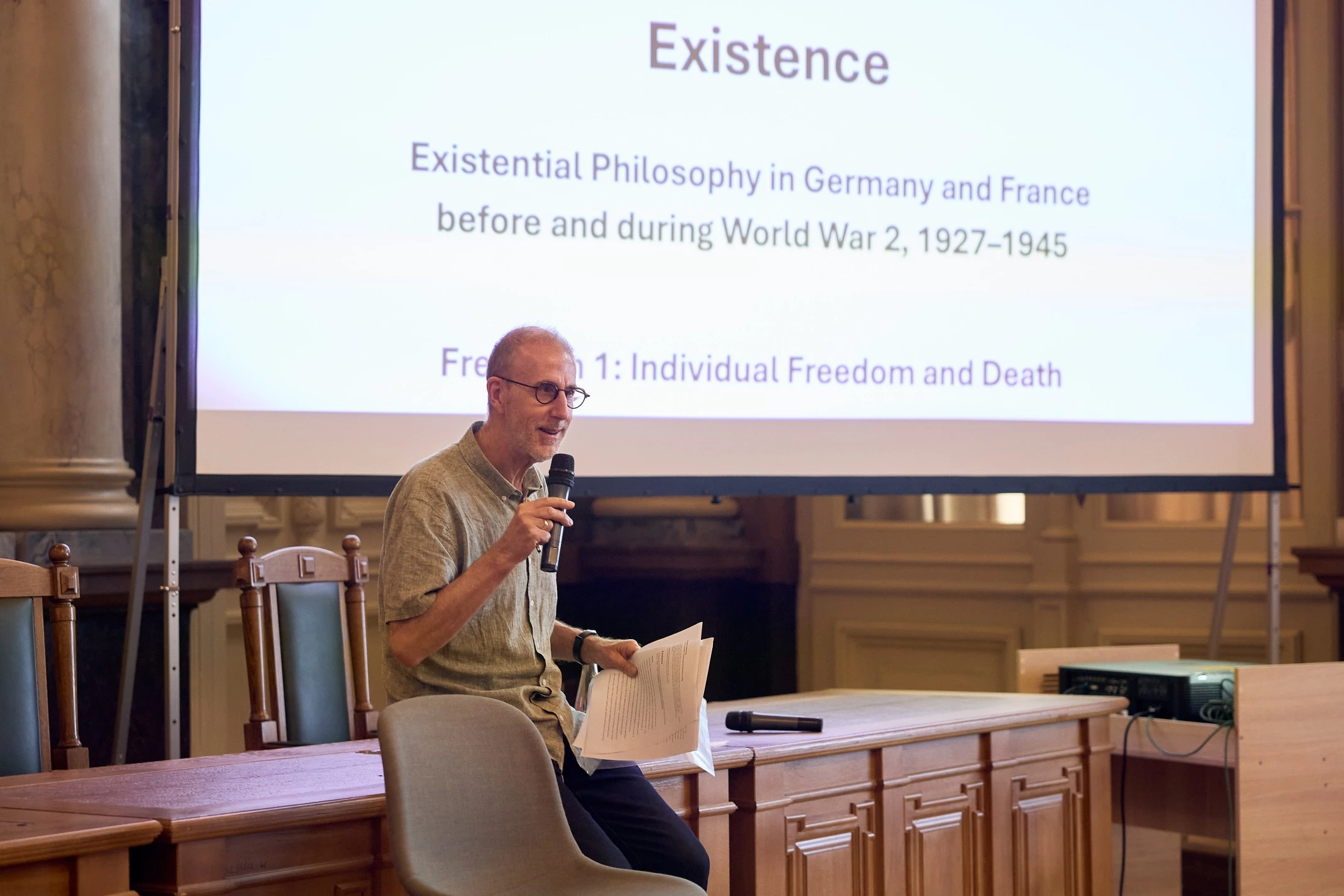 Пітер Осборн під час події Пітер Осборн під час події