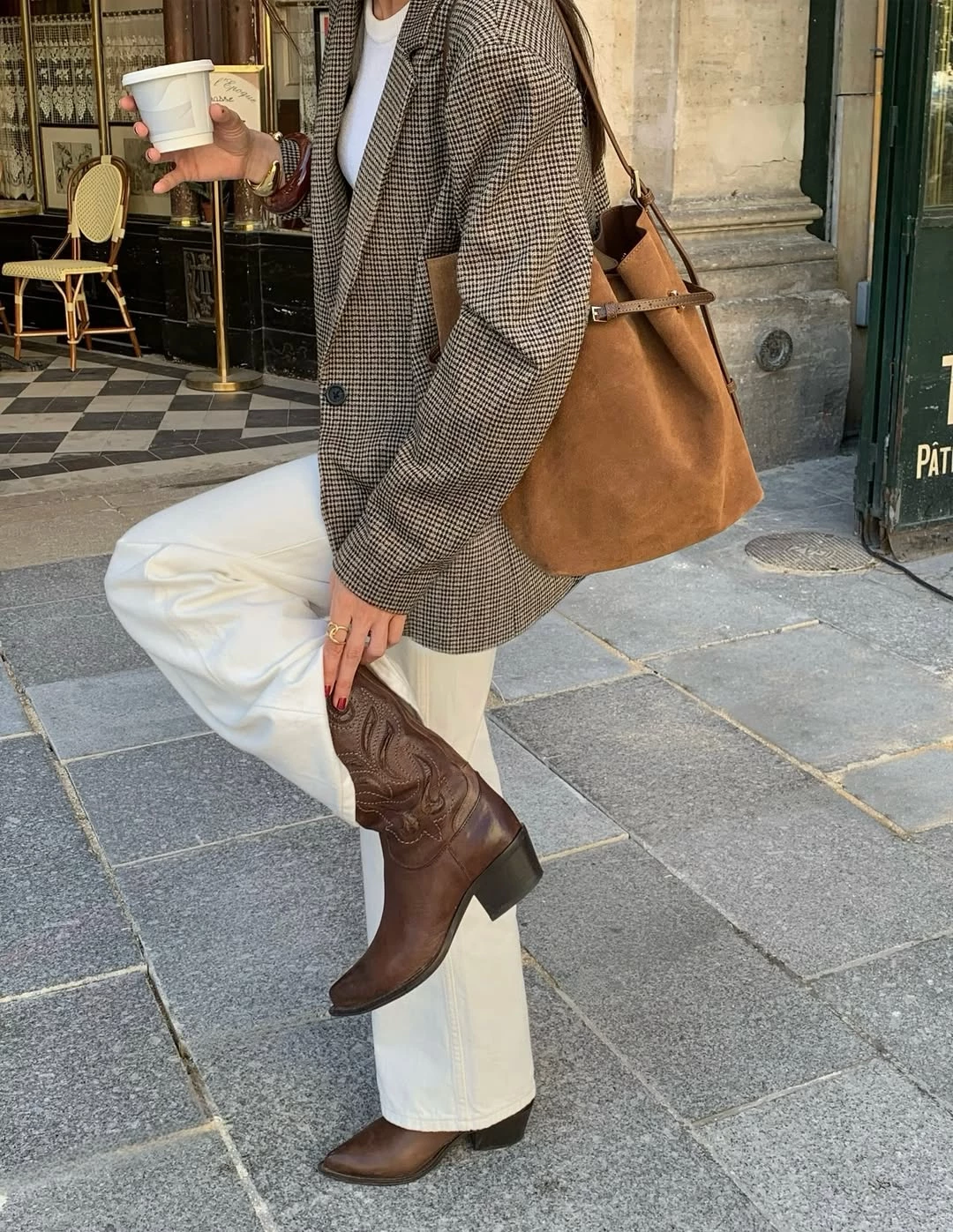 Instagram @leasy_inparis