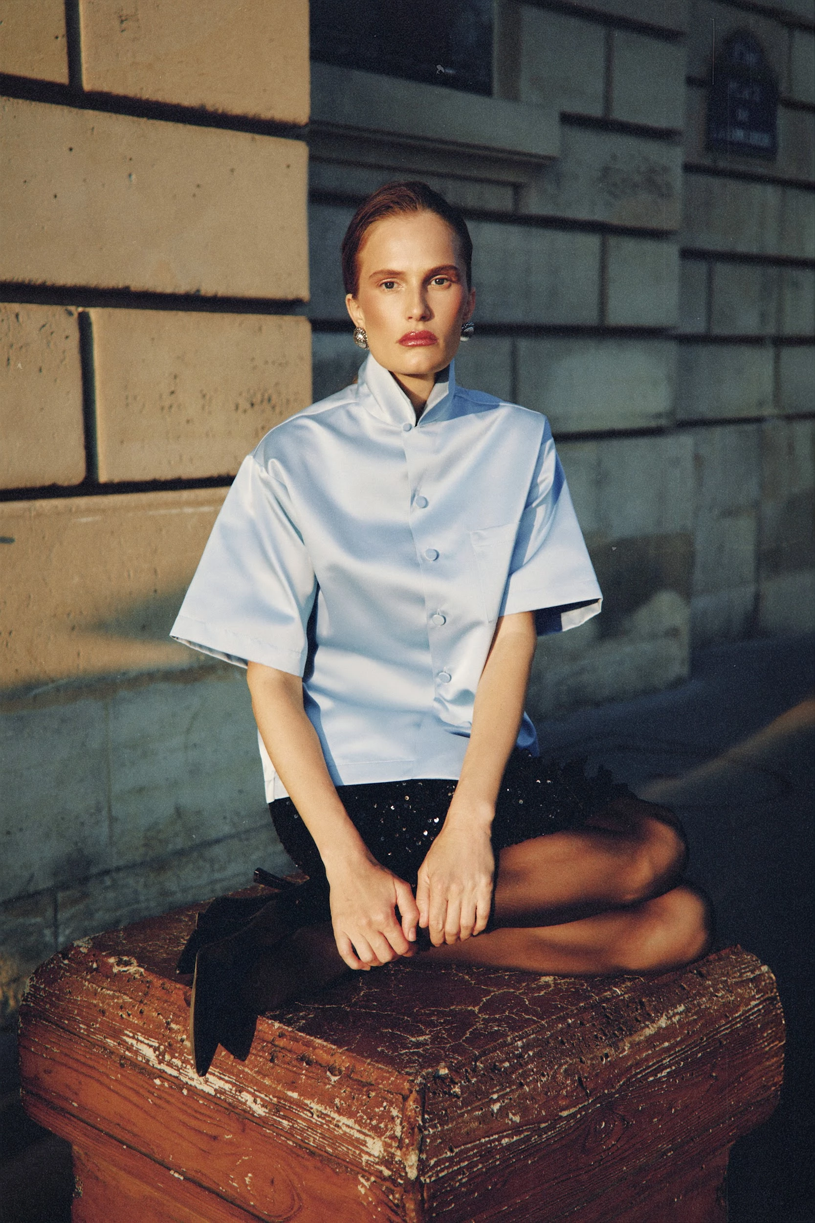 Топ та спідниця N21, панчохи Calzedonia, прикраси – вінтаж