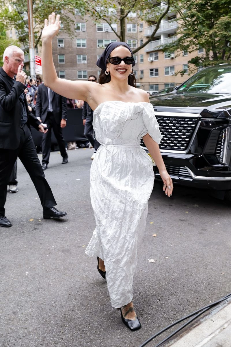 Розалія. Photo: The Hapa Blonde Розалія. Photo: The Hapa Blonde