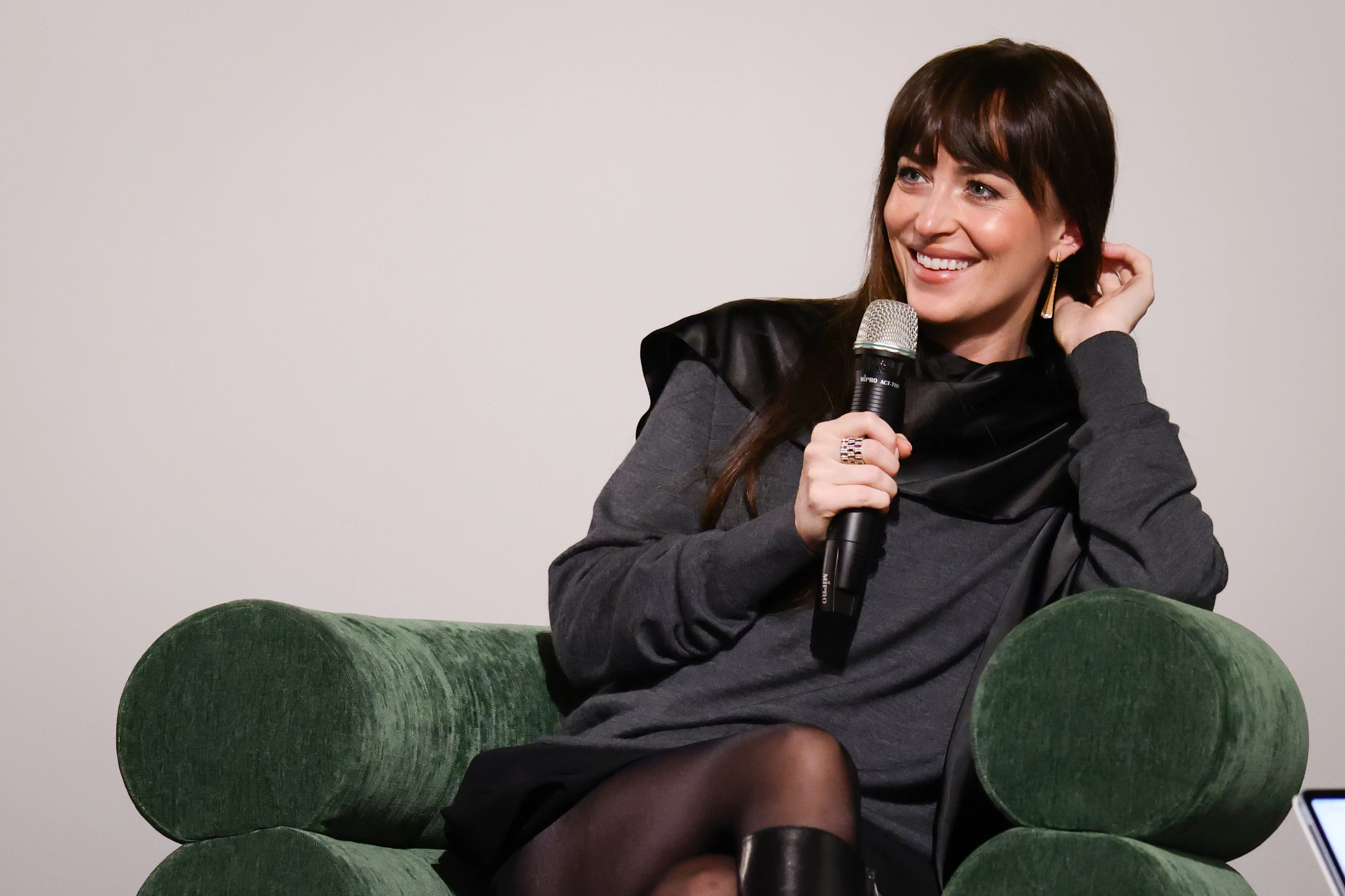 Дакота Джонсон на Zurich Film Festival в одязі Ferragamo 