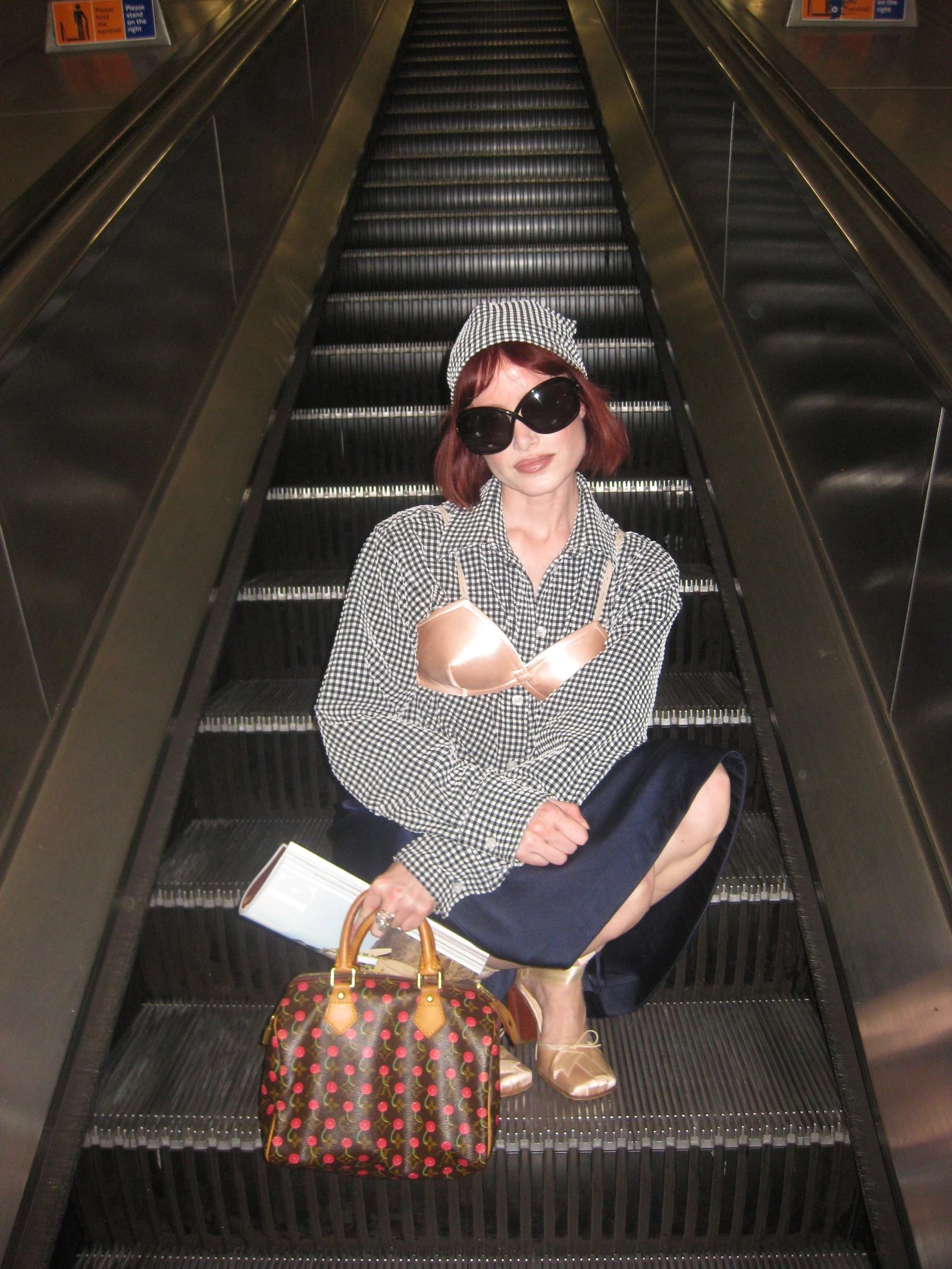 Джулія Гоббс в бра Miu Miu. Photp: Zee Waraich Джулія Гоббс в бра Miu Miu. Photp: Zee Waraich