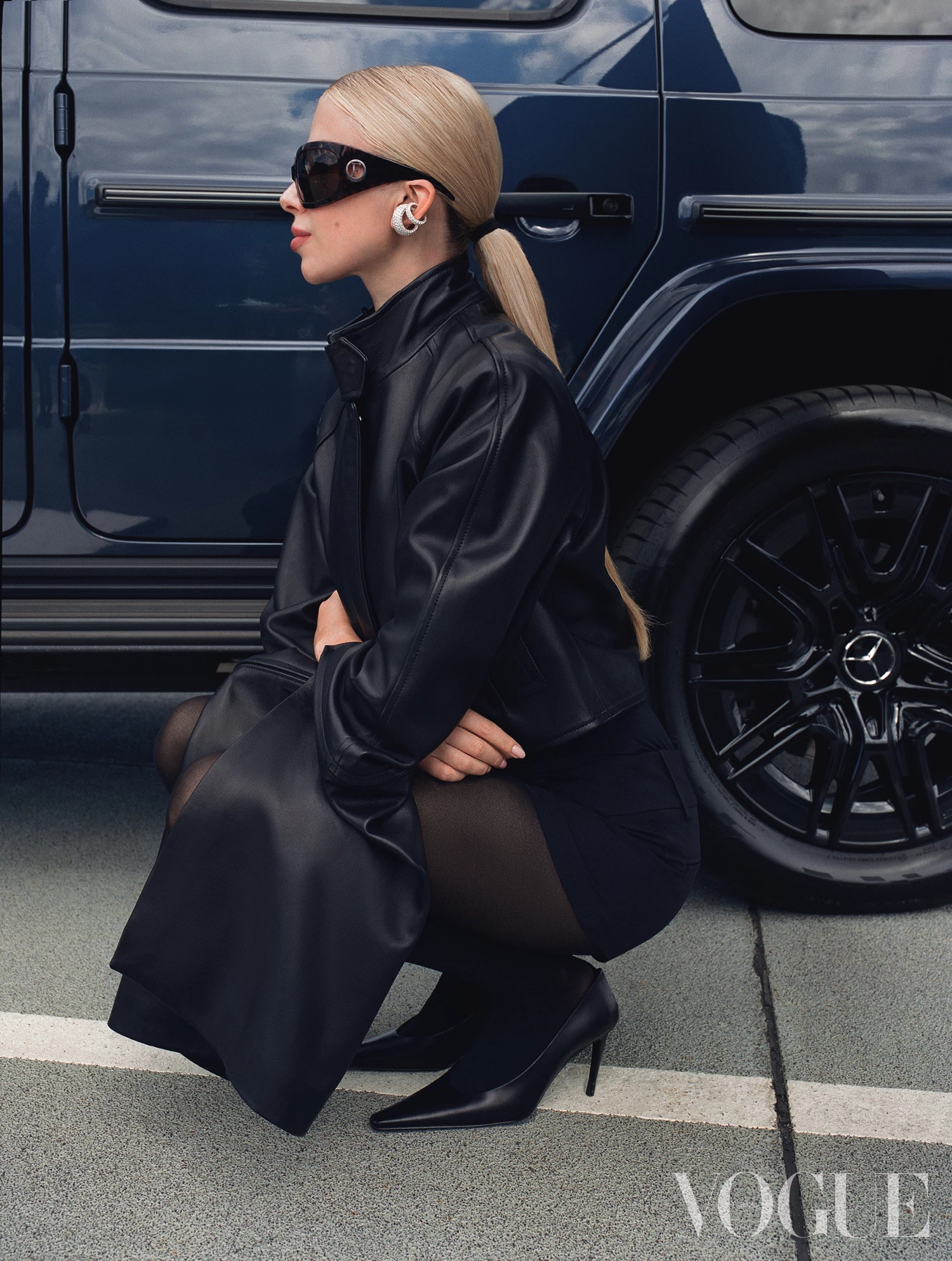 Куртка KULAKOVSKY, шорти BAZHANE, кафи Nomis, туфлі Saint Laurent (kameron.ua), окуляри Exte