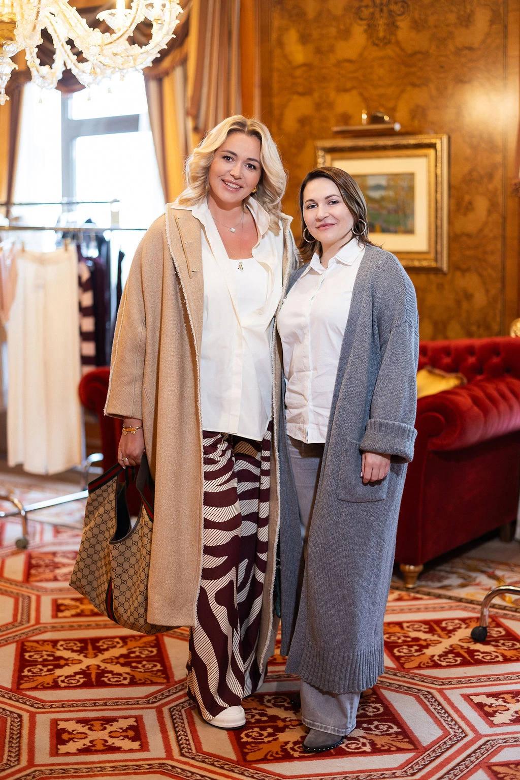 Анастасія Жолинська (справа)