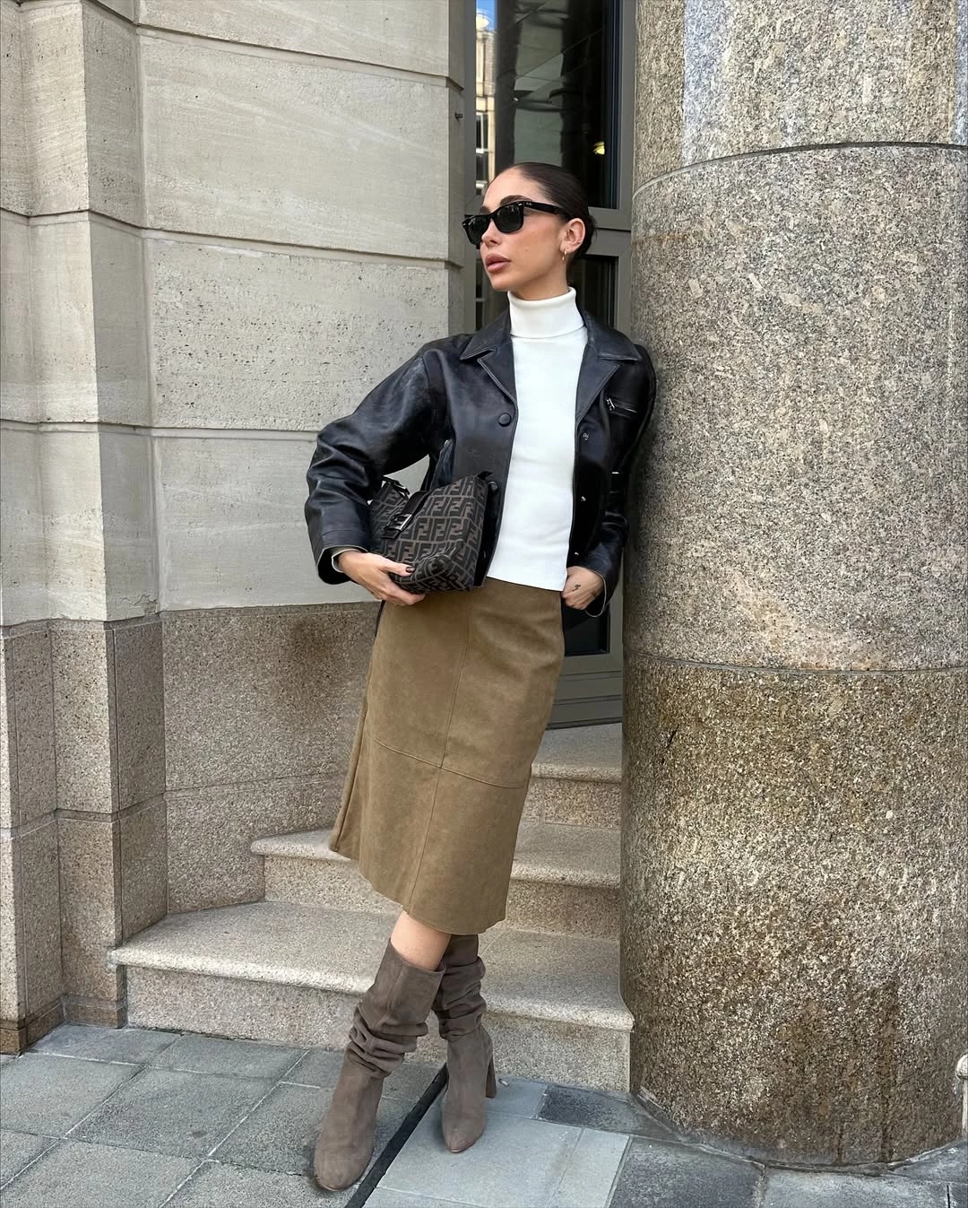 Instagram @ginazinaa