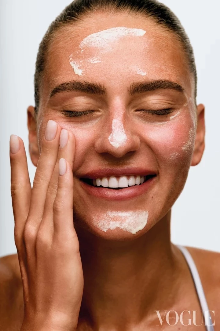 On Marta's face: Anthelios sunscreen fluid for sensitive skin, La Roche-Posay, UVA400, SPF 50+