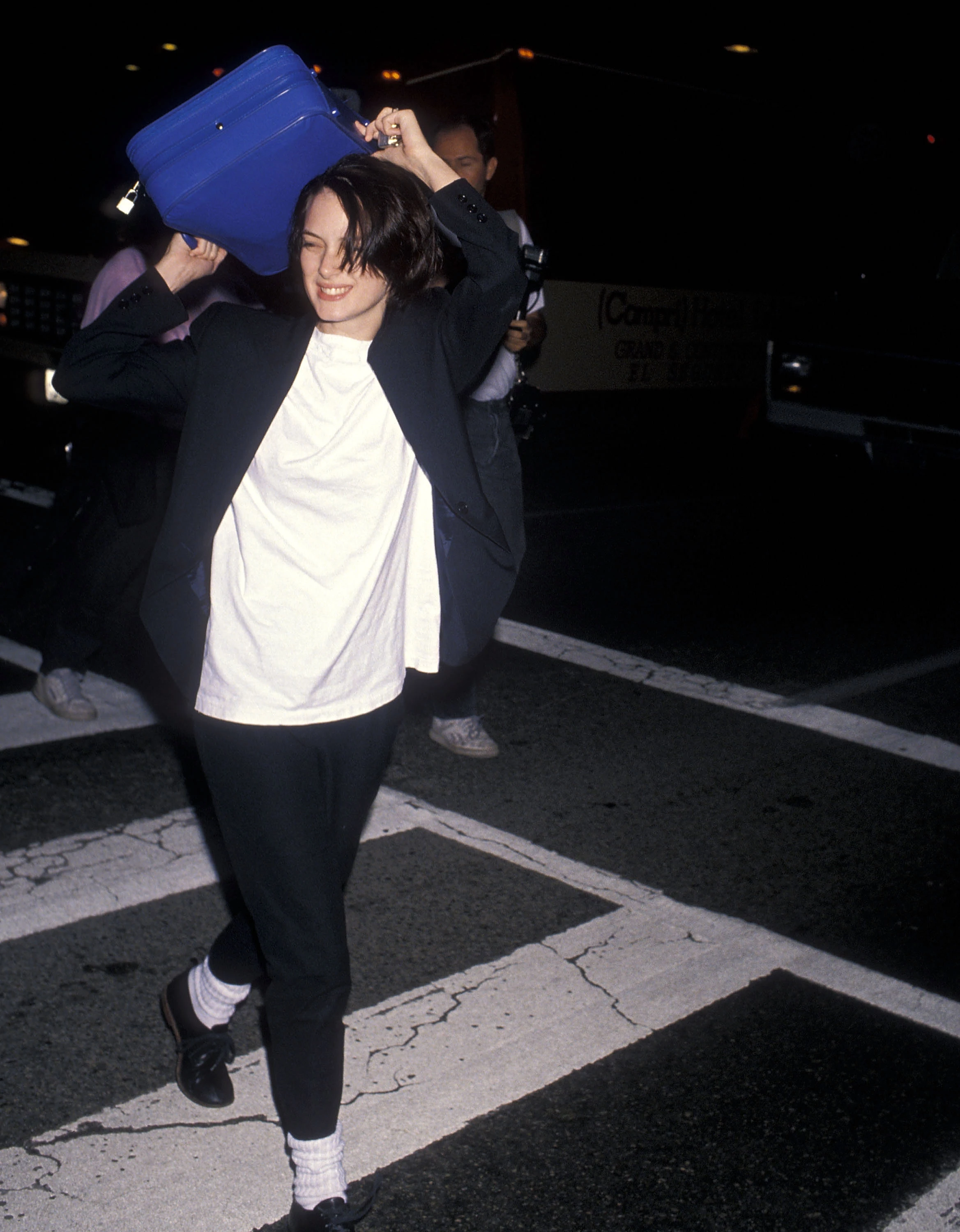 Вайнона Райдер в аеропорту Лос-Анджелеса, 1990