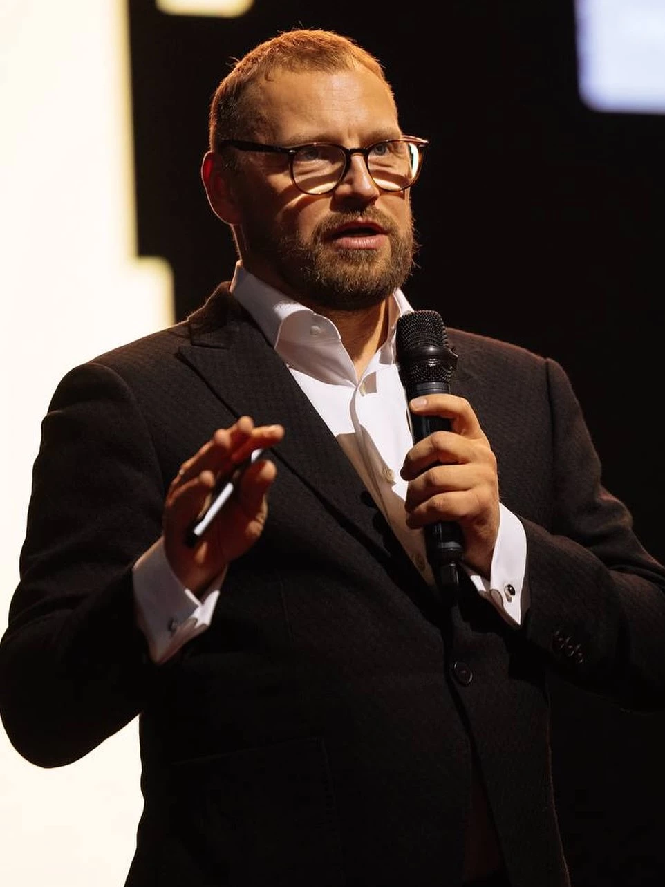 Instagram @andriyfedoriv