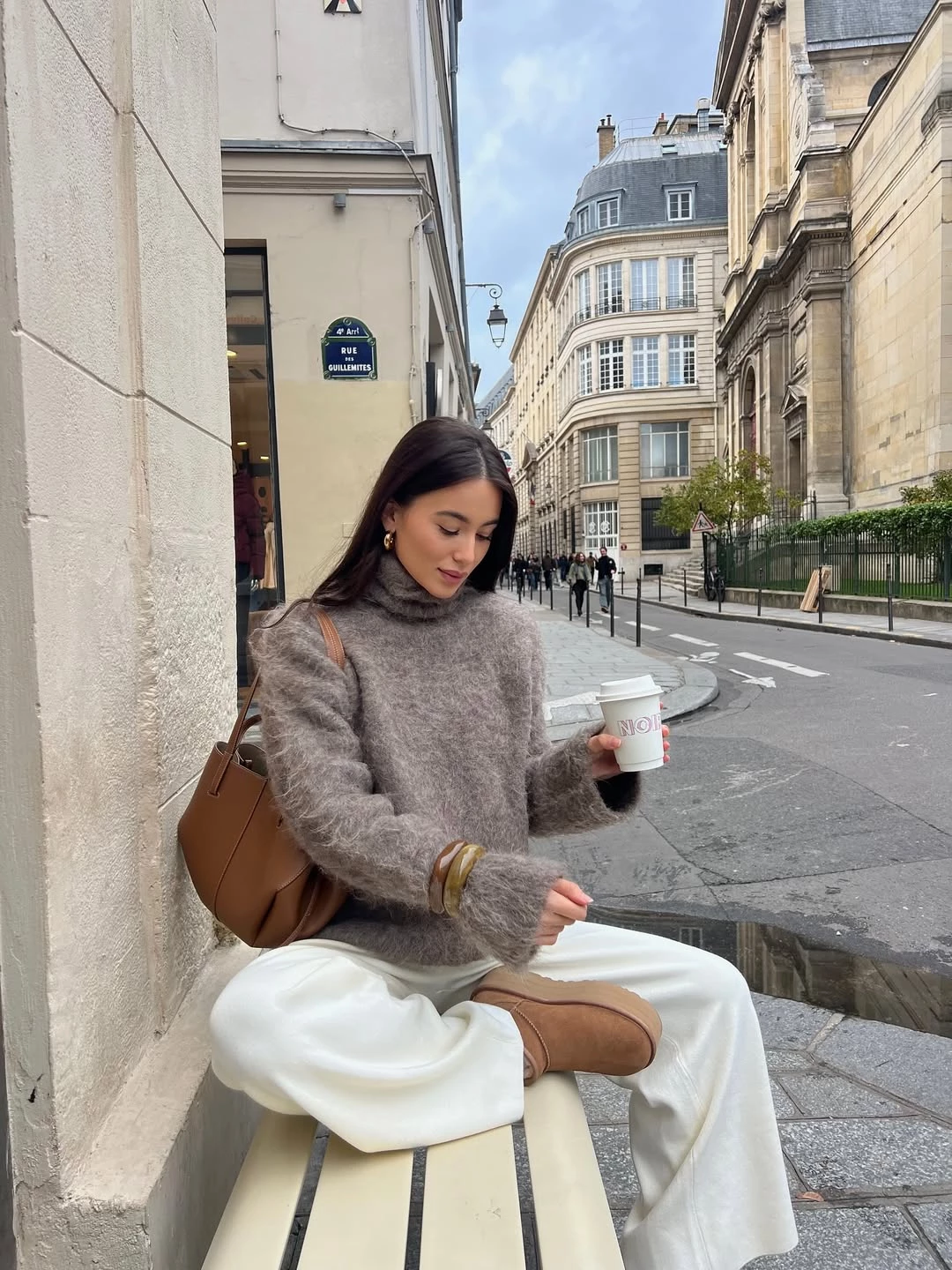 Instagram @lolahawassian