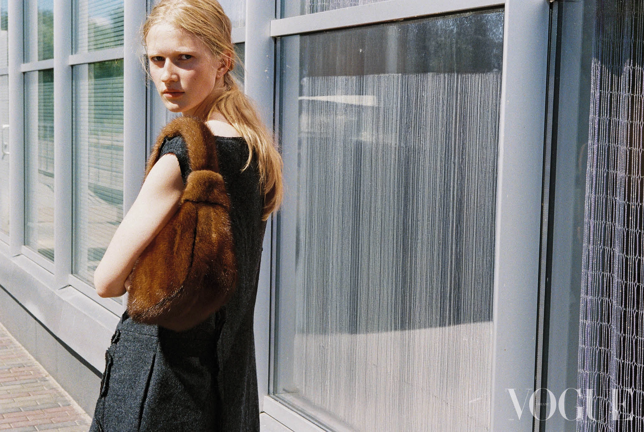 Вовняна сукня Prada, сумка з переробленого хутра норки Anton Belinskiy