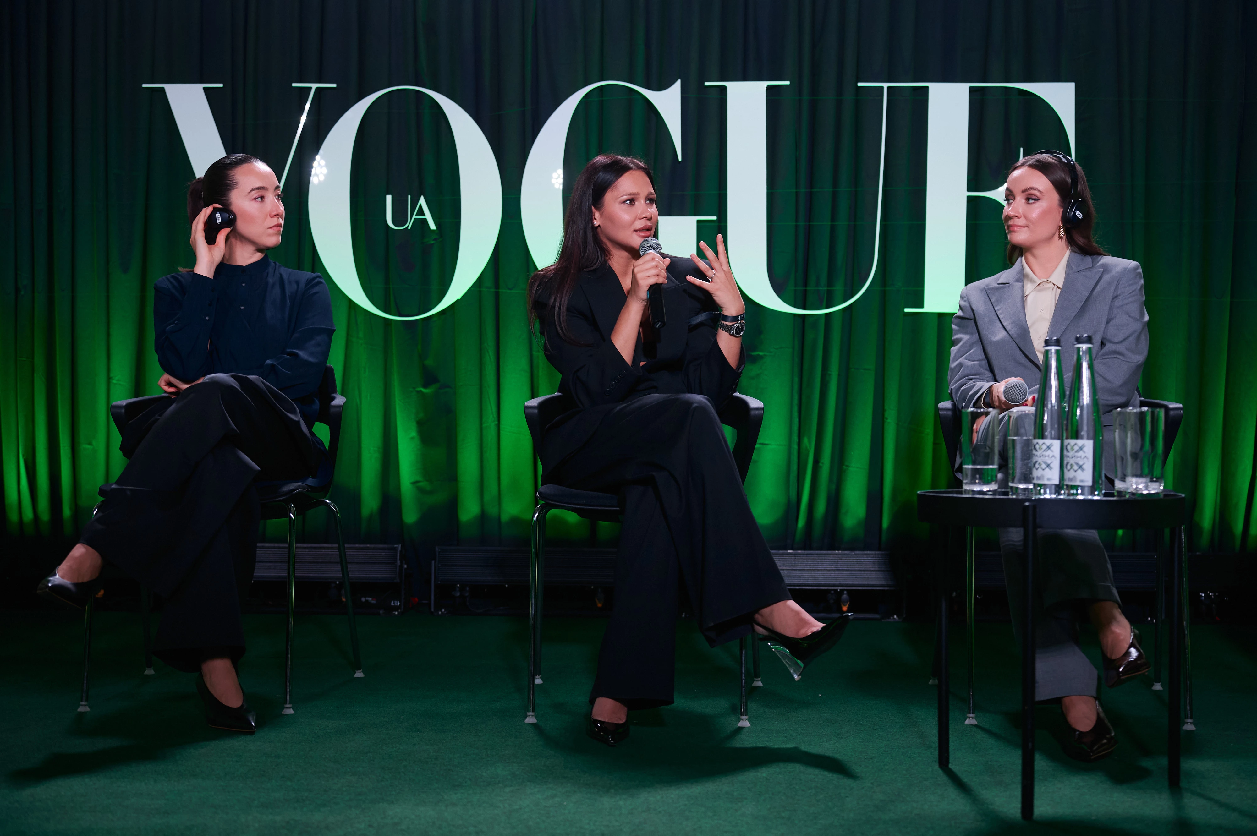 Карлота Родбен, Міла Магдій та Ешлі Макдоннелл